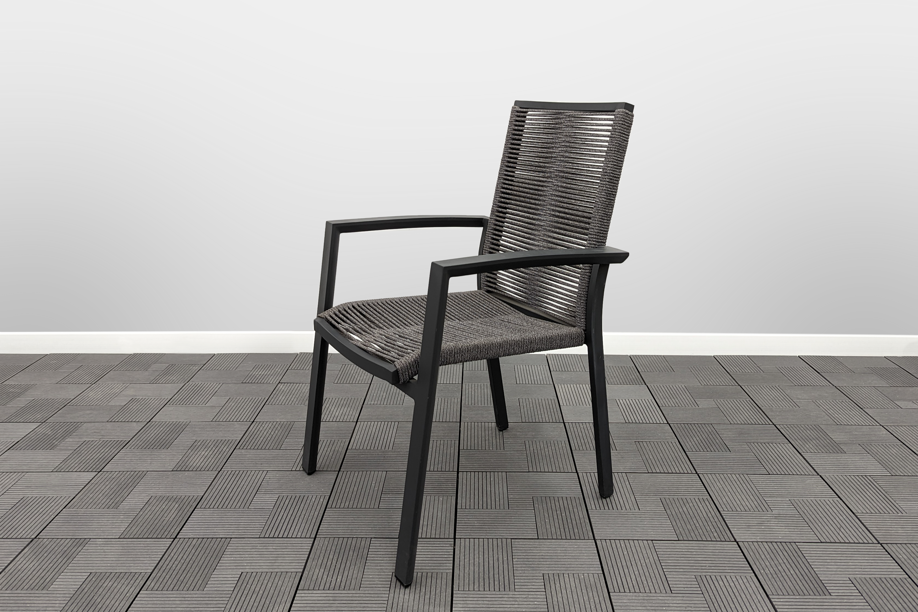 Изображение товара Стул садовый Jinda Сильва 53x57x85 см композитный металл с подлокотниками серый