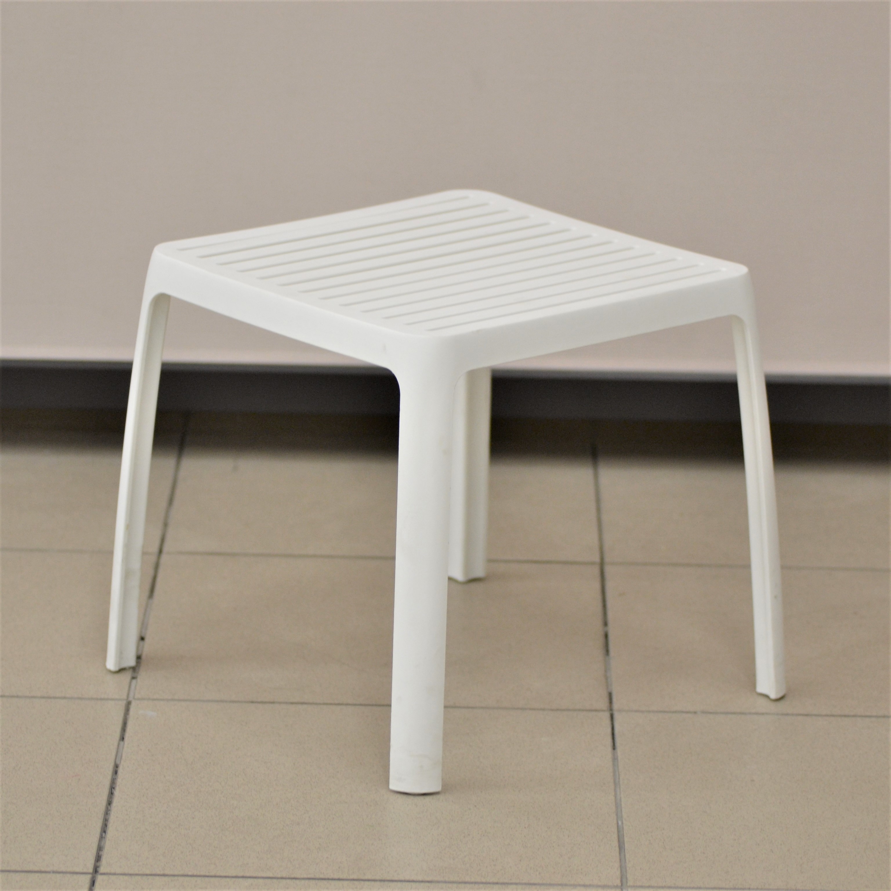 Изображение товара Нераздвижной садовый стол Papatya НМ-233878 белый 42 см