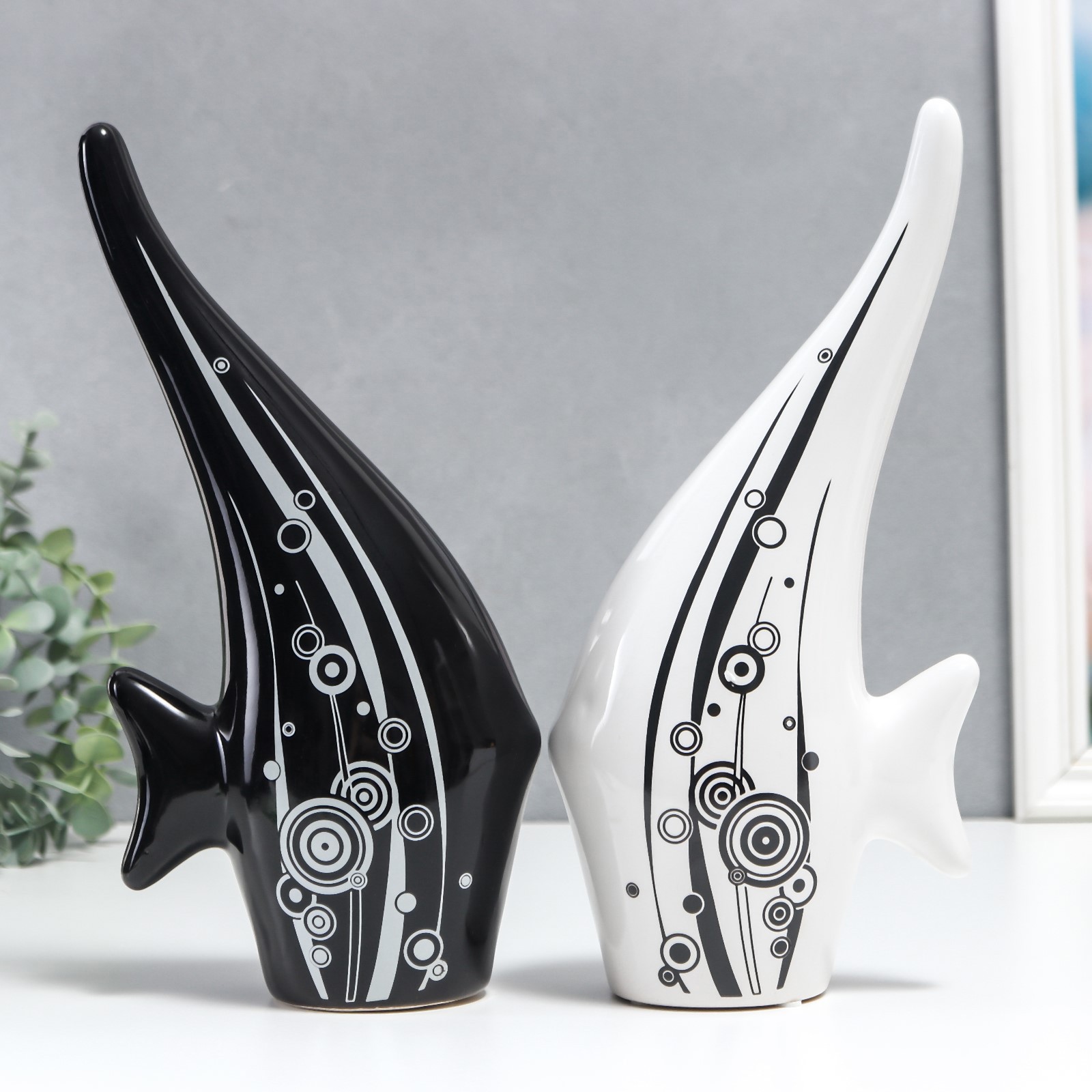 Изображение товара Сувенир интерьерный "Рыбки белая и чёрная с водорослями и пузырьками" набор 2 шт 28x13 см