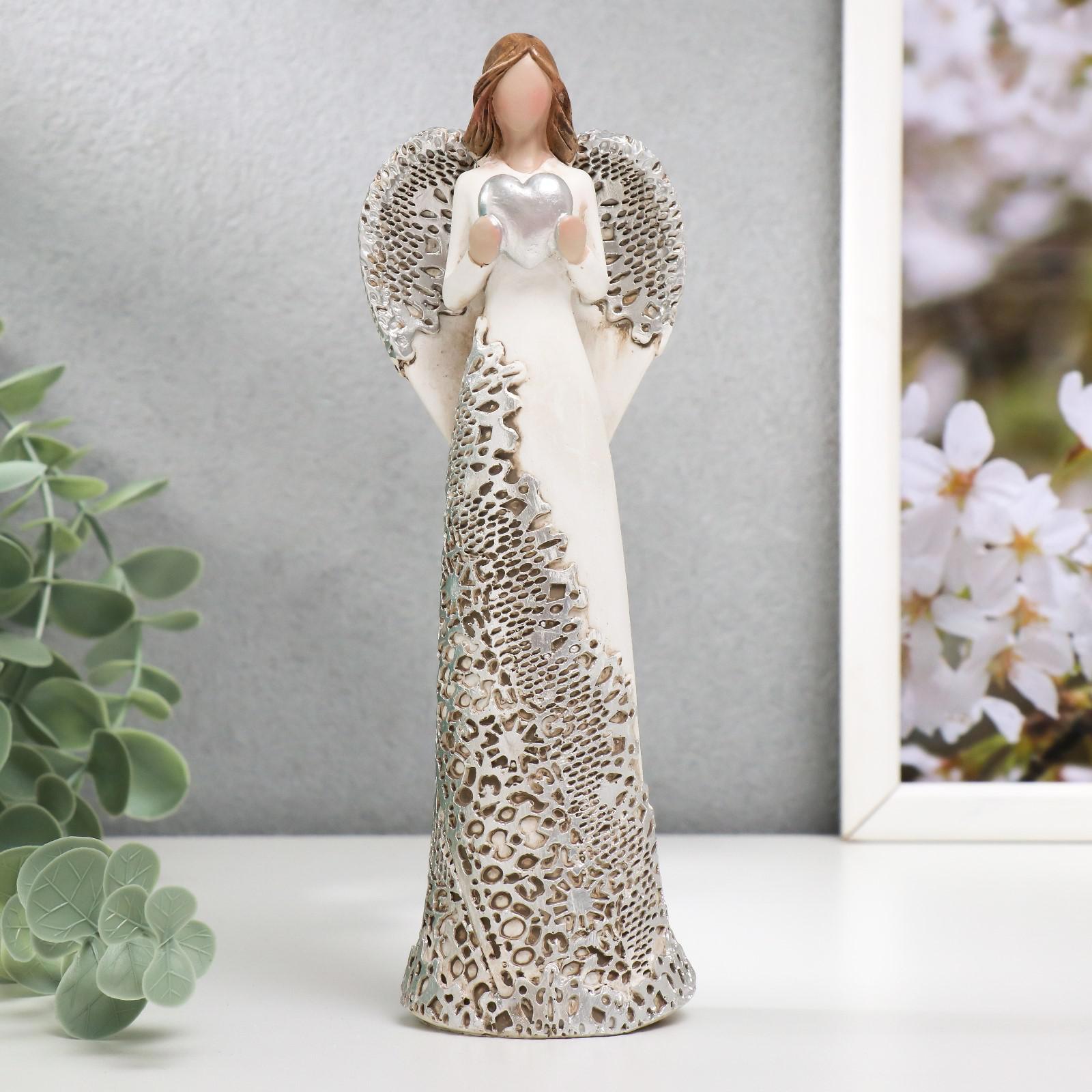Изображение товара Сувенир интерьерный "Ангел с сердцем, платье с серебристыми узорами" 19.5x7x4.5 см Изображение товара Сувенир интерьерный "Ангел с сердцем, платье с серебристыми узорами" 19.5x7x4.5 см