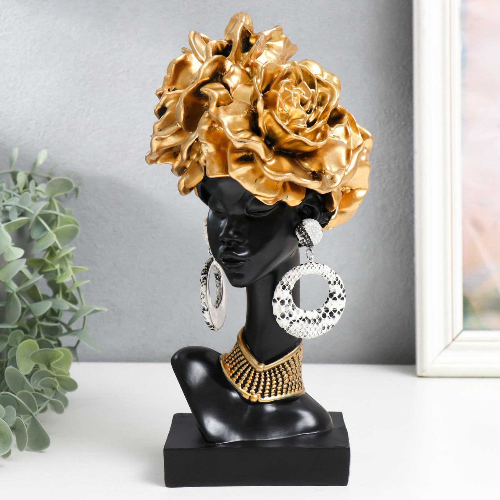 Изображение товара Сувенир интерьерный "Африканка с золотыми розами в волосах, с ожерельем" чёрный 25x7x10 см