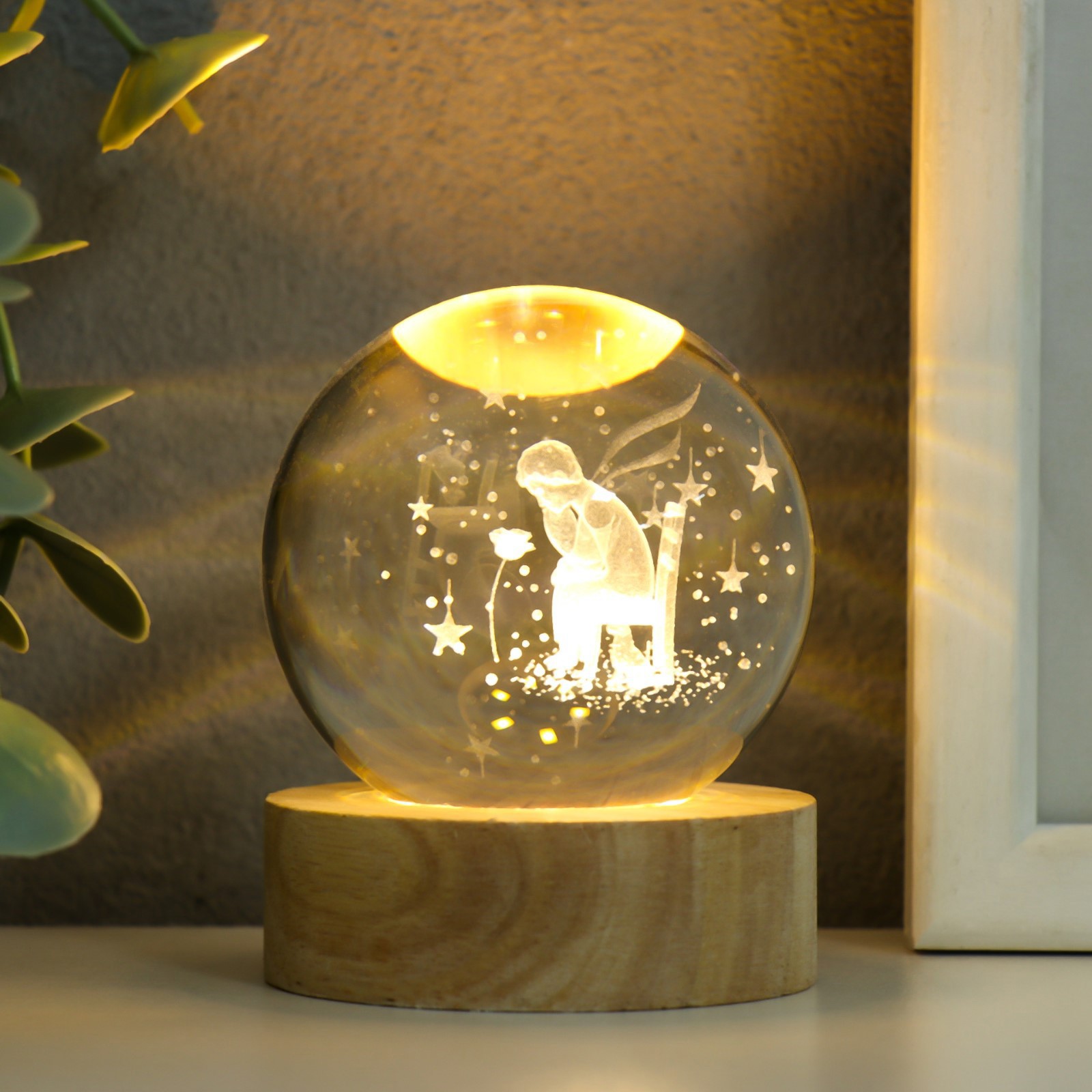 Изображение товара Сувенир с подсветкой Мальчик и роза — 6 см, подставка дерево, USB