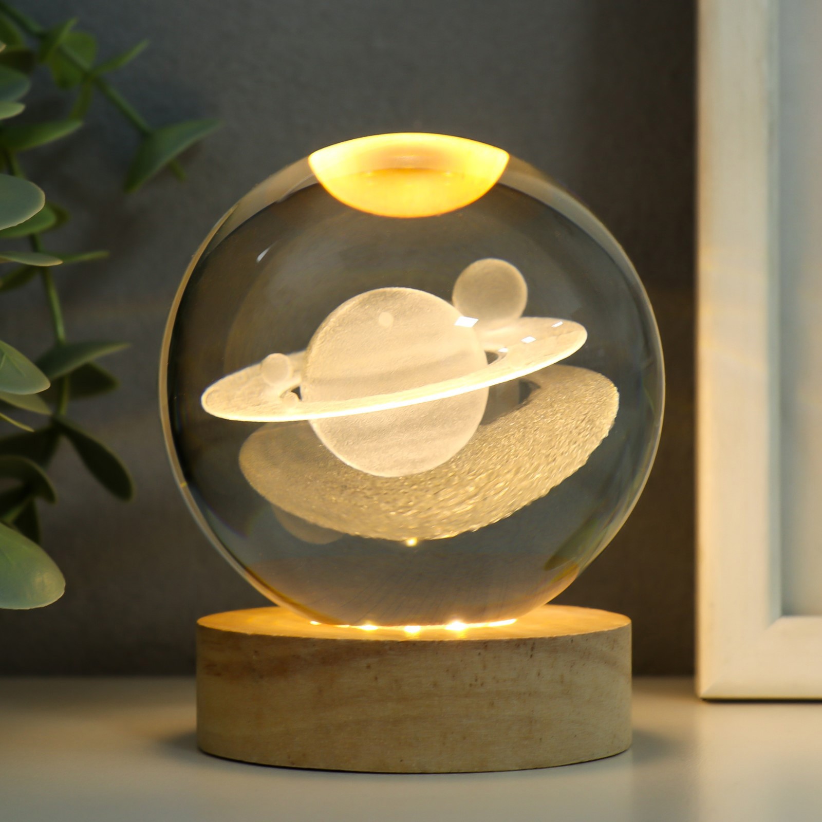 Изображение товара Сувенир с подсветкой "Солнечная система" d-8 см подставка дерево, USB 8x8x9.5 см