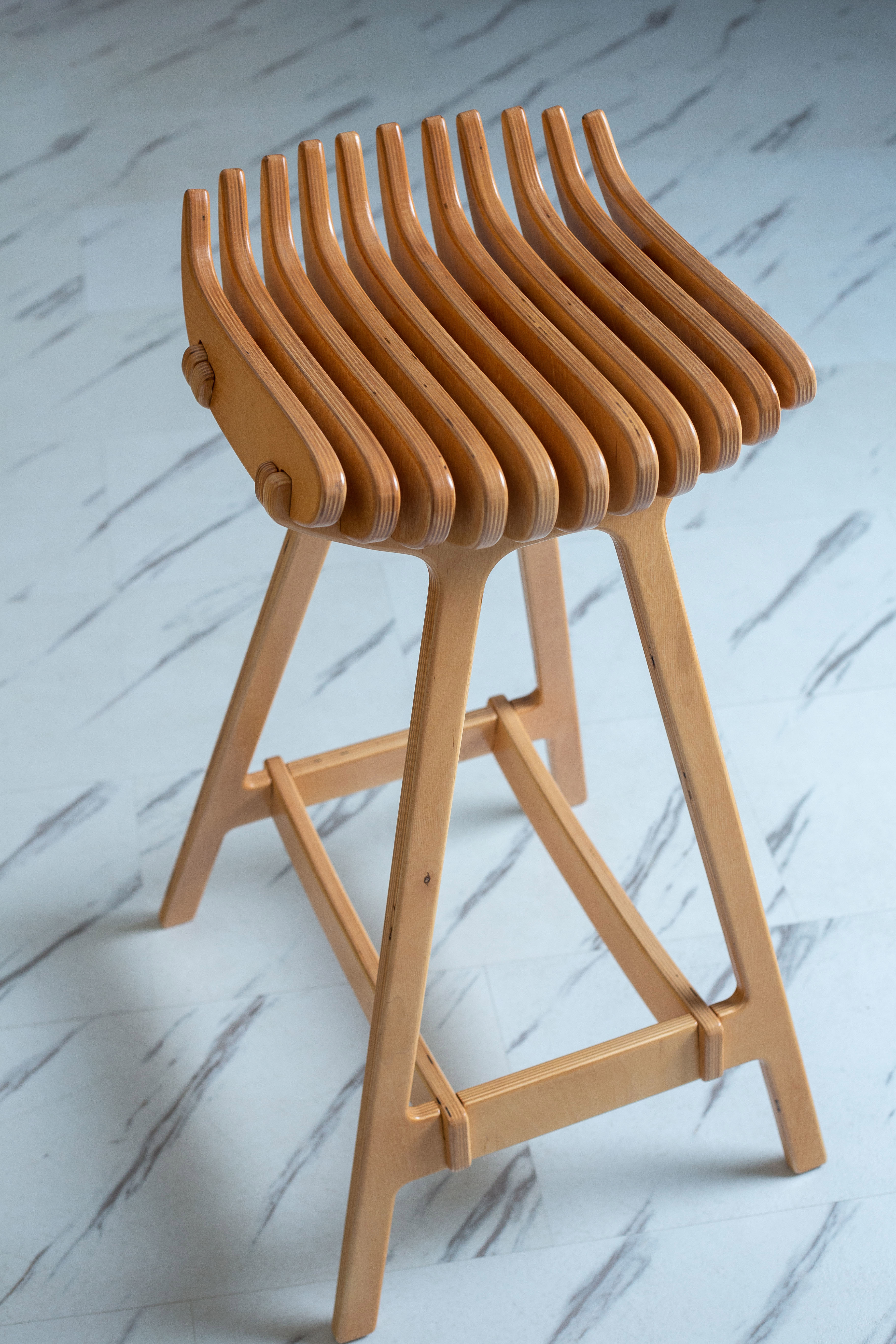 Изображение товара Барный стул Playwoods Chair 44x75x42 бежевый из фанеры для кухни и офиса