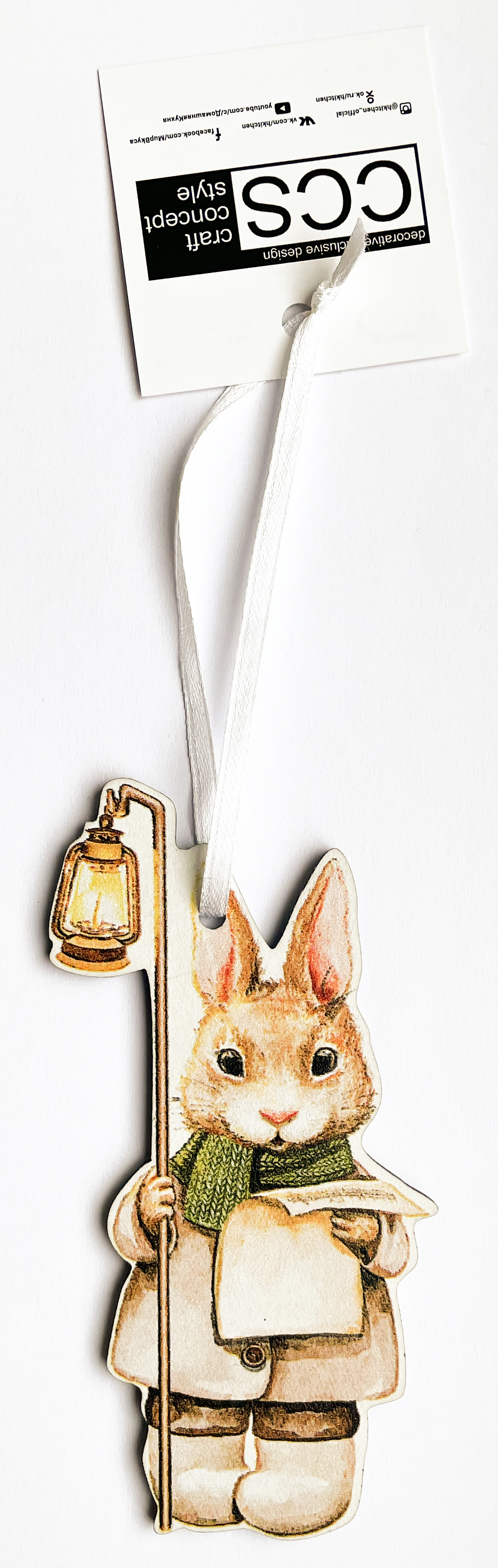 Изображение товара Декоративная подвеска Белка с фонарем и свитком 10.7x5.5 см разноцветная