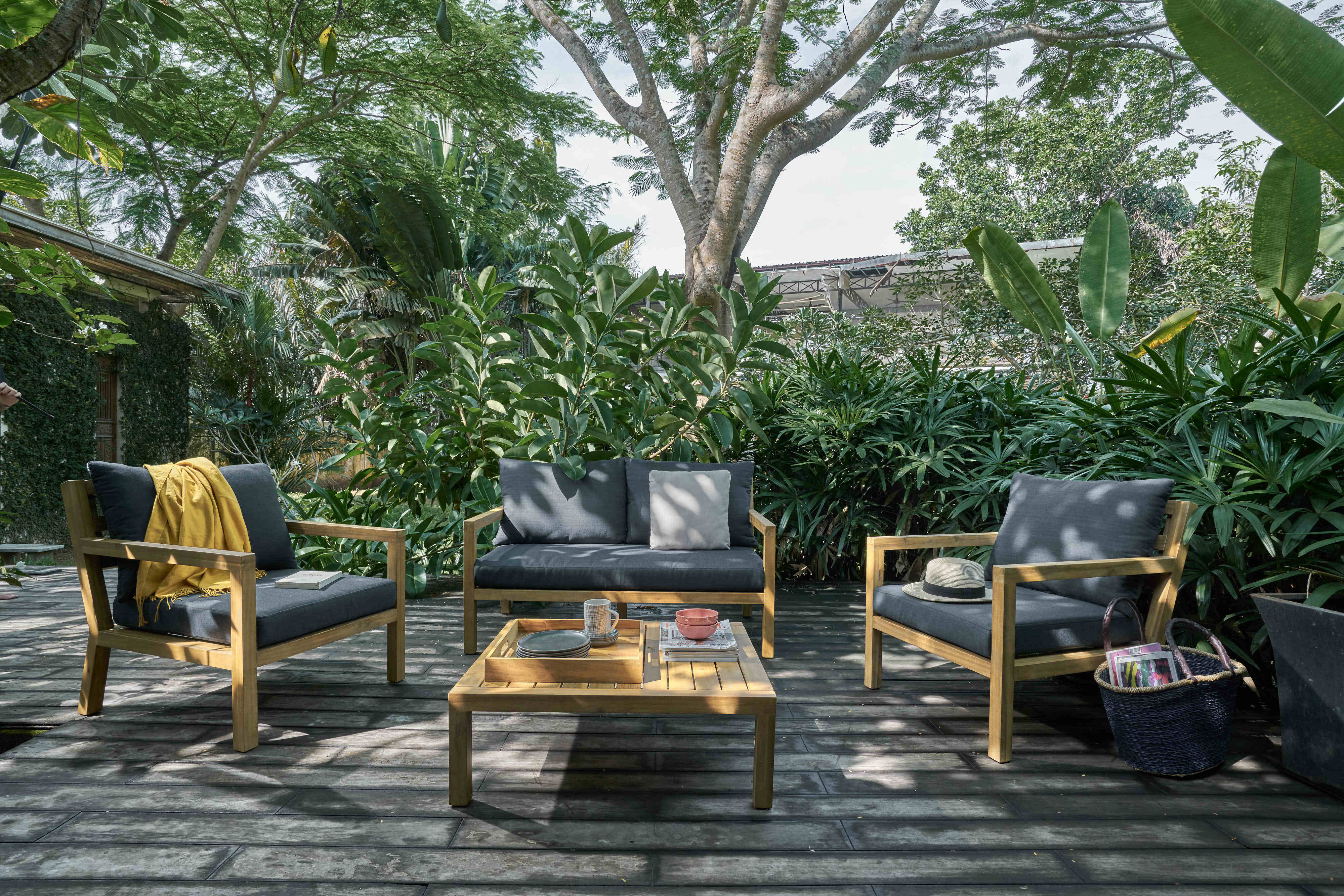 Изображение товара Комплект садовой мебели Brighton из акации, диван, кресла и столик, бежевый