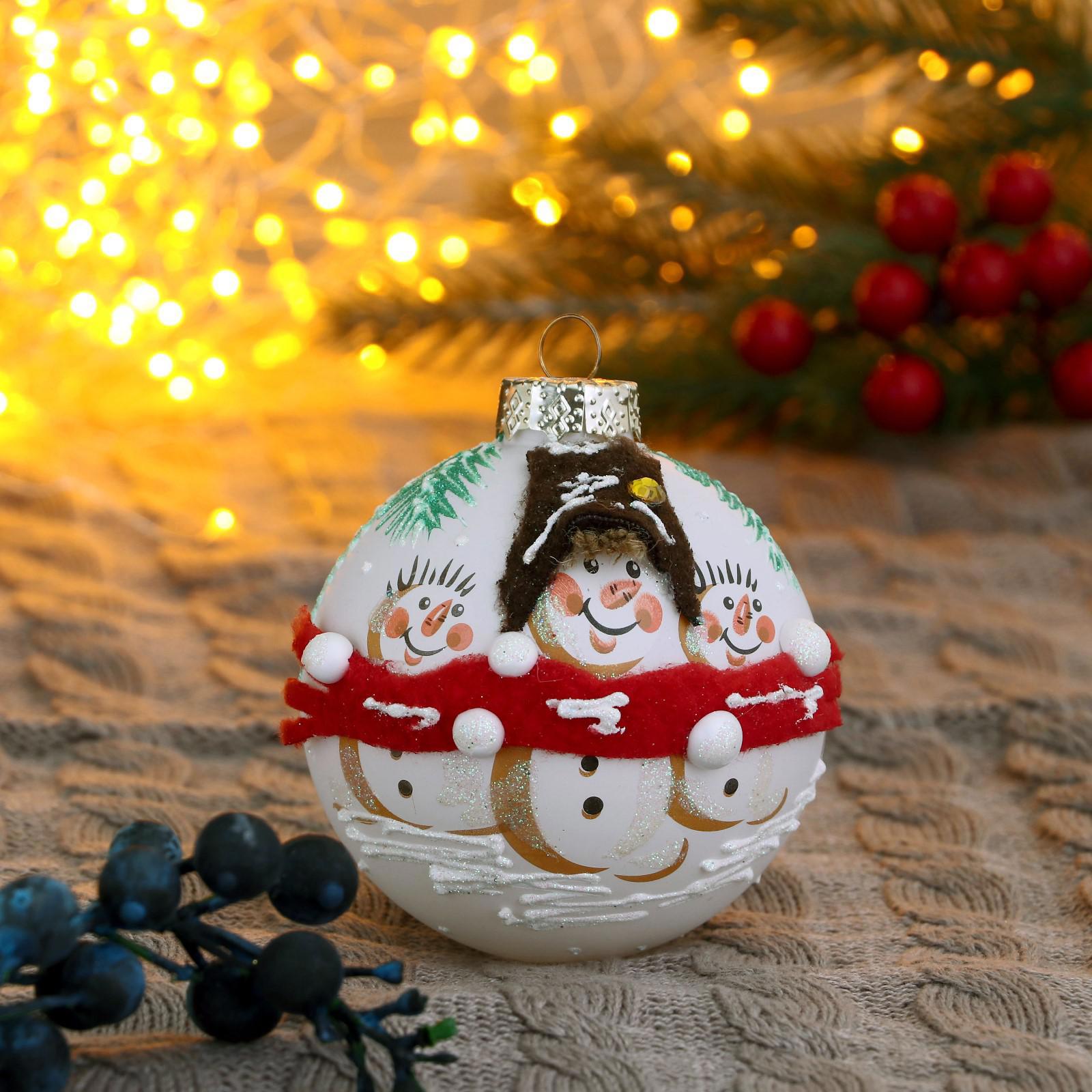 Изображение товара Набор елочных шаров Коломеев 5218025 Снеговичок в шарфе 8.5 см стекло серый/серебристый 1 шт