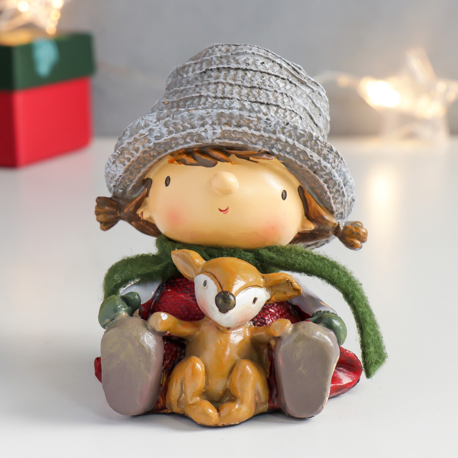 Изображение товара Новогодняя фигура Девочка в серой шапочке с оленёнком Simaland