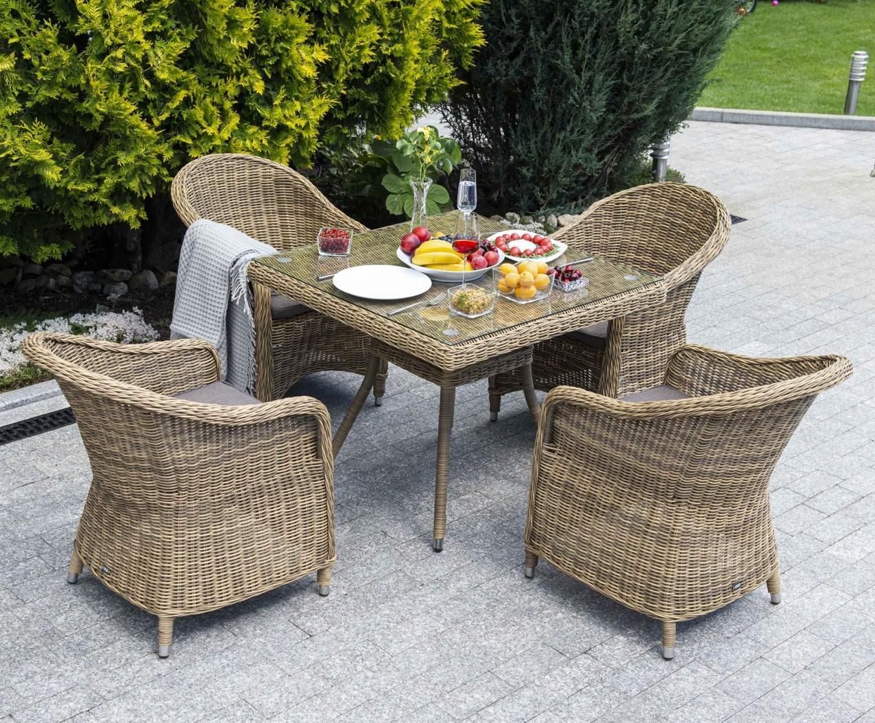 Изображение товара Садовая обеденная группа Фредо из искусственного ротанга с 4 креслами