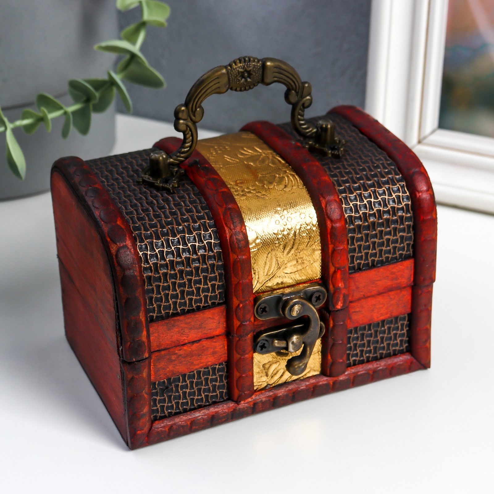 Изображение товара Шкатулка-сундучок «Золотая сеть и штукатурка» 8.5x12x8.5 см