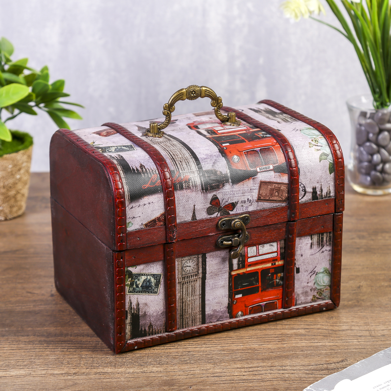 Изображение товара Шкатулка сундучок "Путешествие по Европе" 15x20x15 см