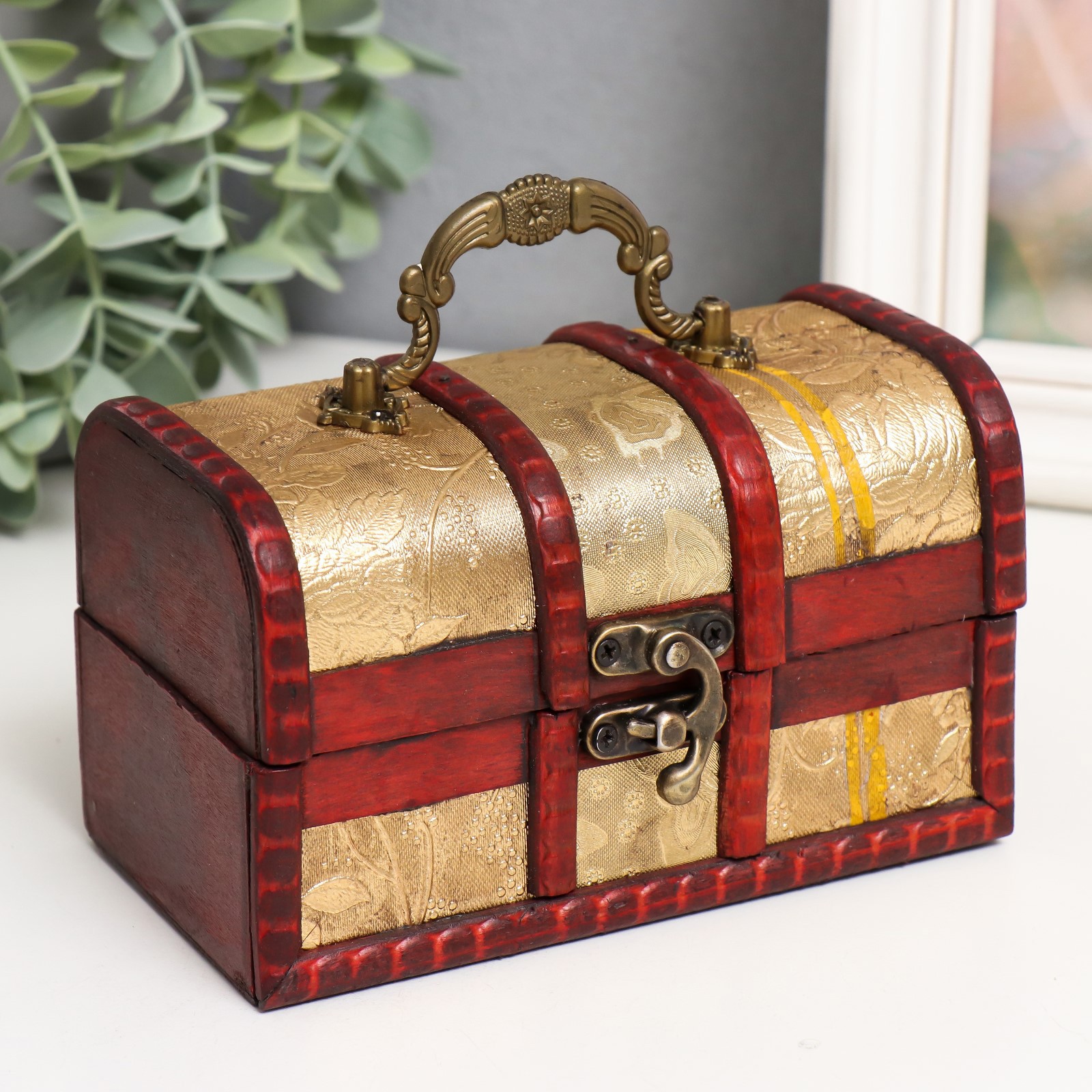 Изображение товара Шкатулка-сундучок «Вьюнок» — золотая, 8.4x14.5x8.7 см