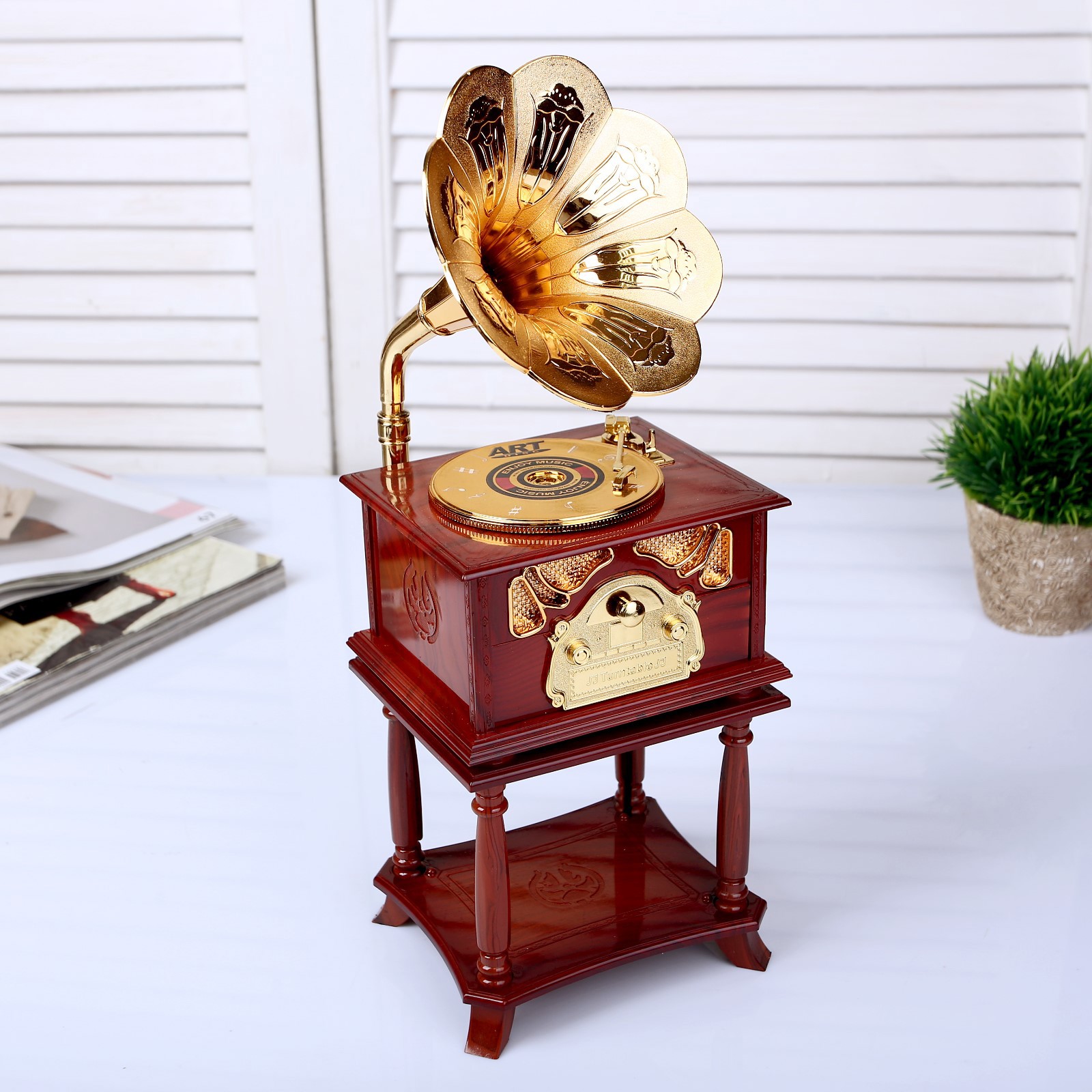 Изображение товара Шкатулка музыкальная "Патефон золотистый" 34.5x10.5x13 см