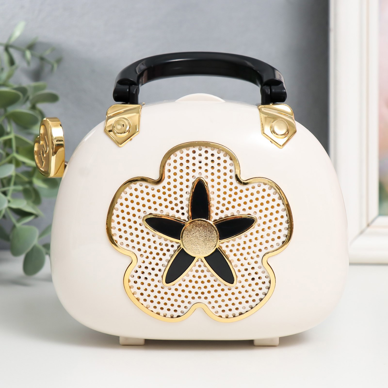 Изображение товара Шкатулка музыкальная с зеркалом "Сумочка с цветочком" белая 14x11.5x6.5 см