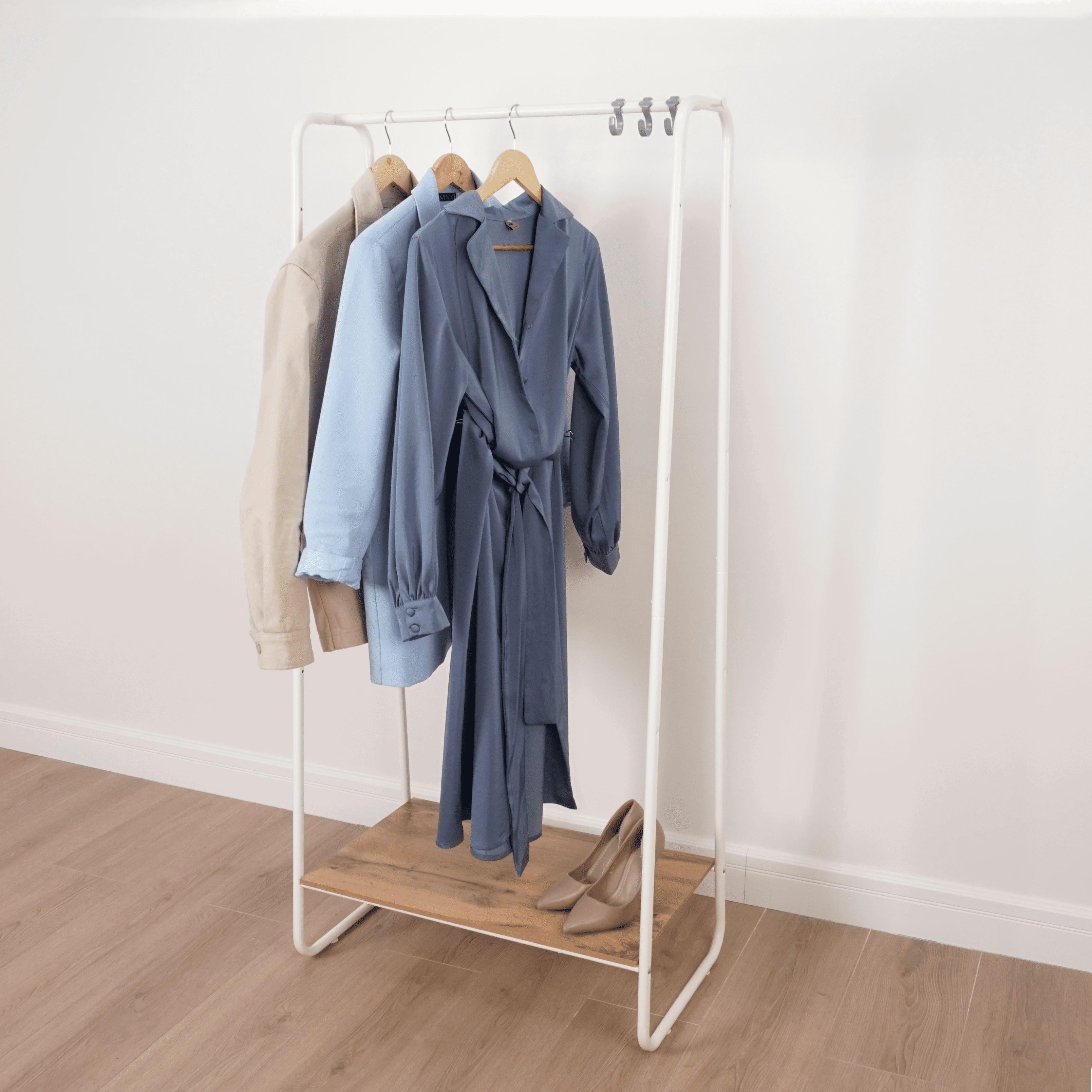 Изображение товара Напольная вешалка Зми Скандинавия 21 69x147x39 см Металл цвет белый