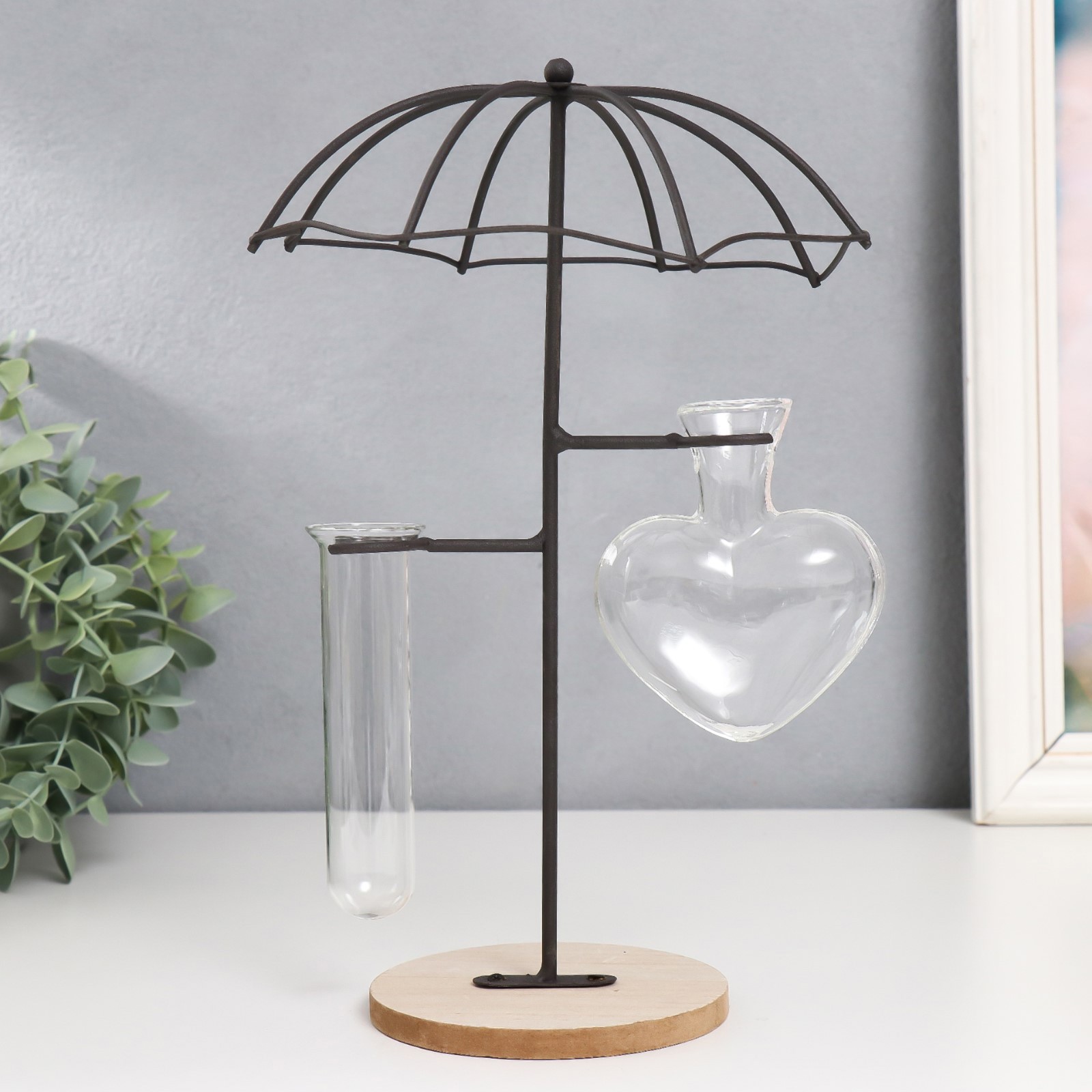 Изображение товара Сердце под зонтиком — декоративная фигура, черная, 16x12x27 см