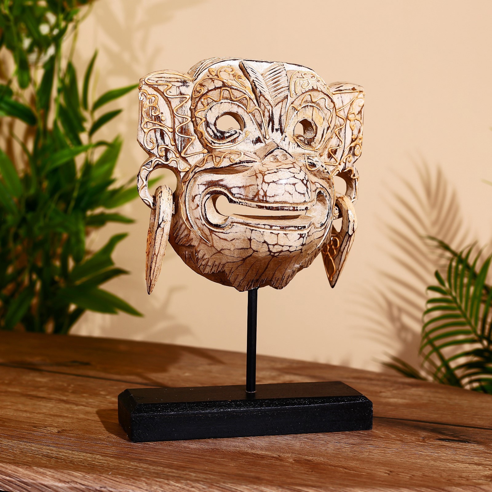 Изображение товара Интерьерный сувенир маска "Хануман" на подставке, высота 30 см