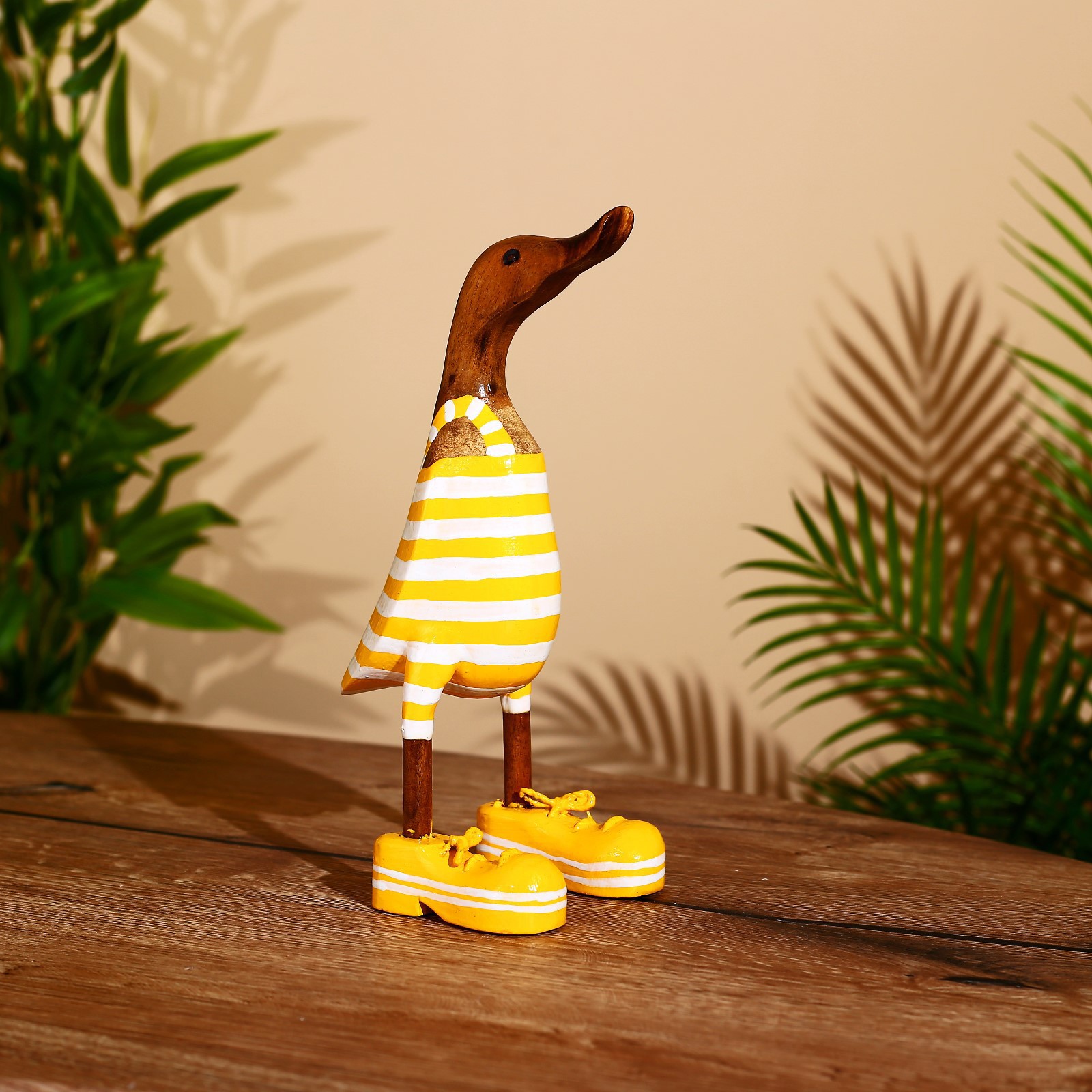 Изображение товара Утка в жёлтом купальнике — декоративная фигура 27 см