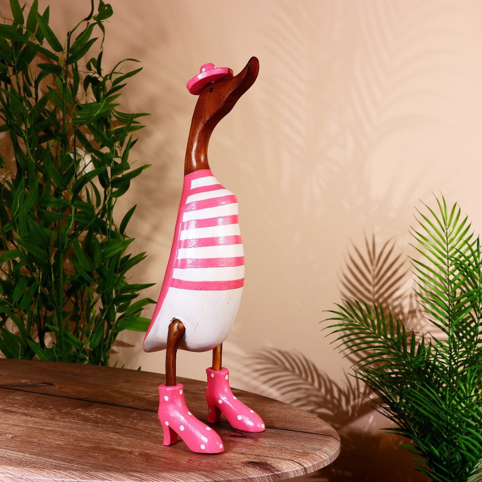 Изображение товара Утка в розовом — декоративная фигура, 45 см