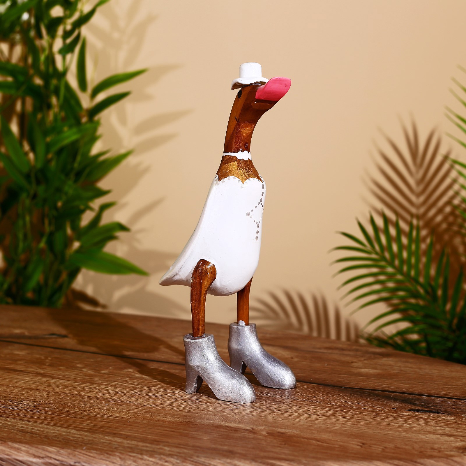 Изображение товара Утка в свадебном наряде — декоративная фигура, дерево, 27 см