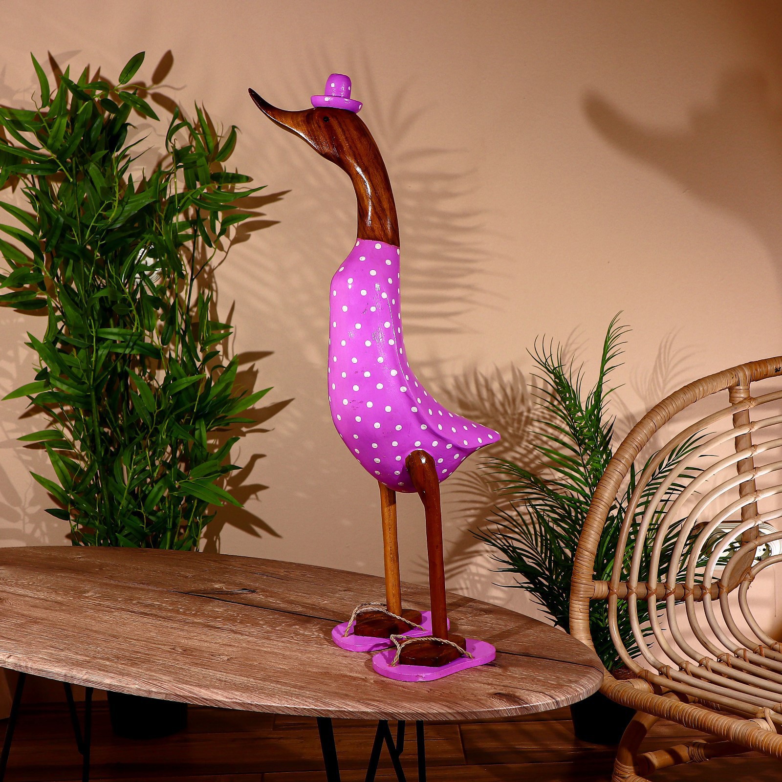 Изображение товара Утка в сиреневом, интерьерная фигура 60 см