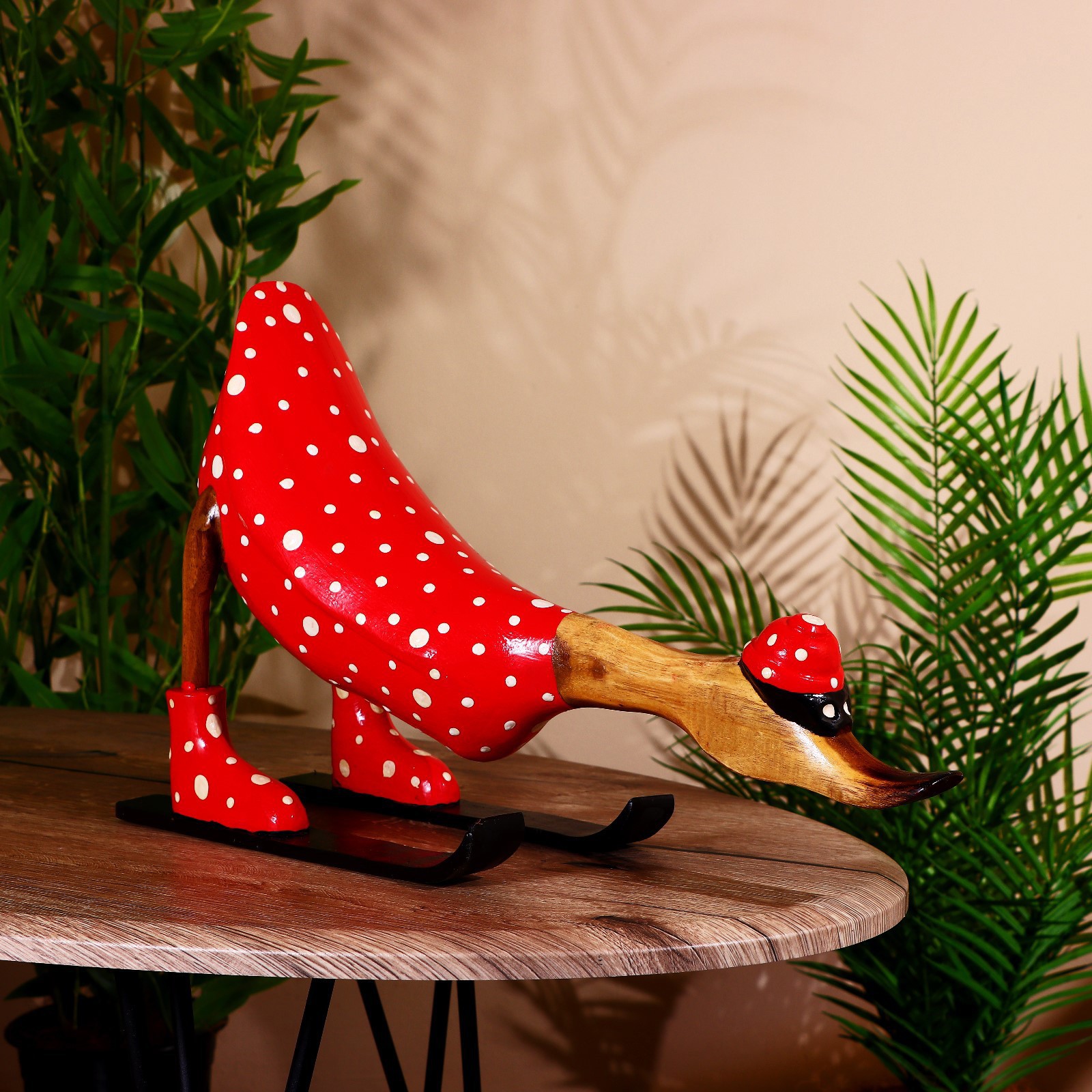 Изображение товара Интерьерный сувенир "Утка-лыжник в красном" высота 40 см