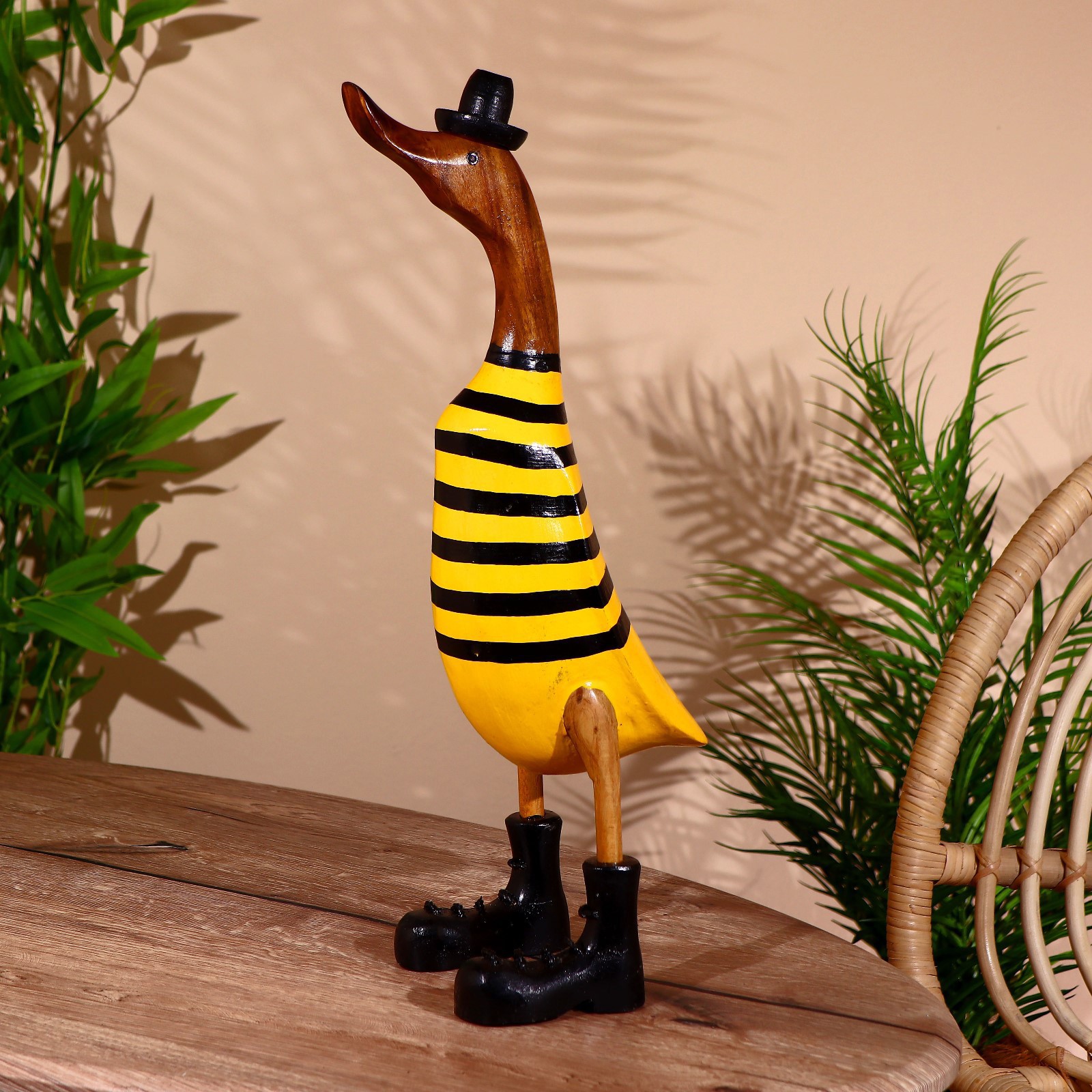 Изображение товара Утка-пчёлка, интерьерная фигура 45 см — натуральное дерево