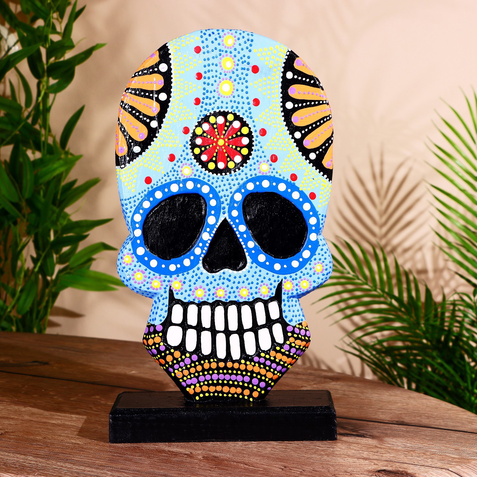 Изображение товара Интерьерный сувенир "Череп расписной голубой" на подставке, высота 36 см