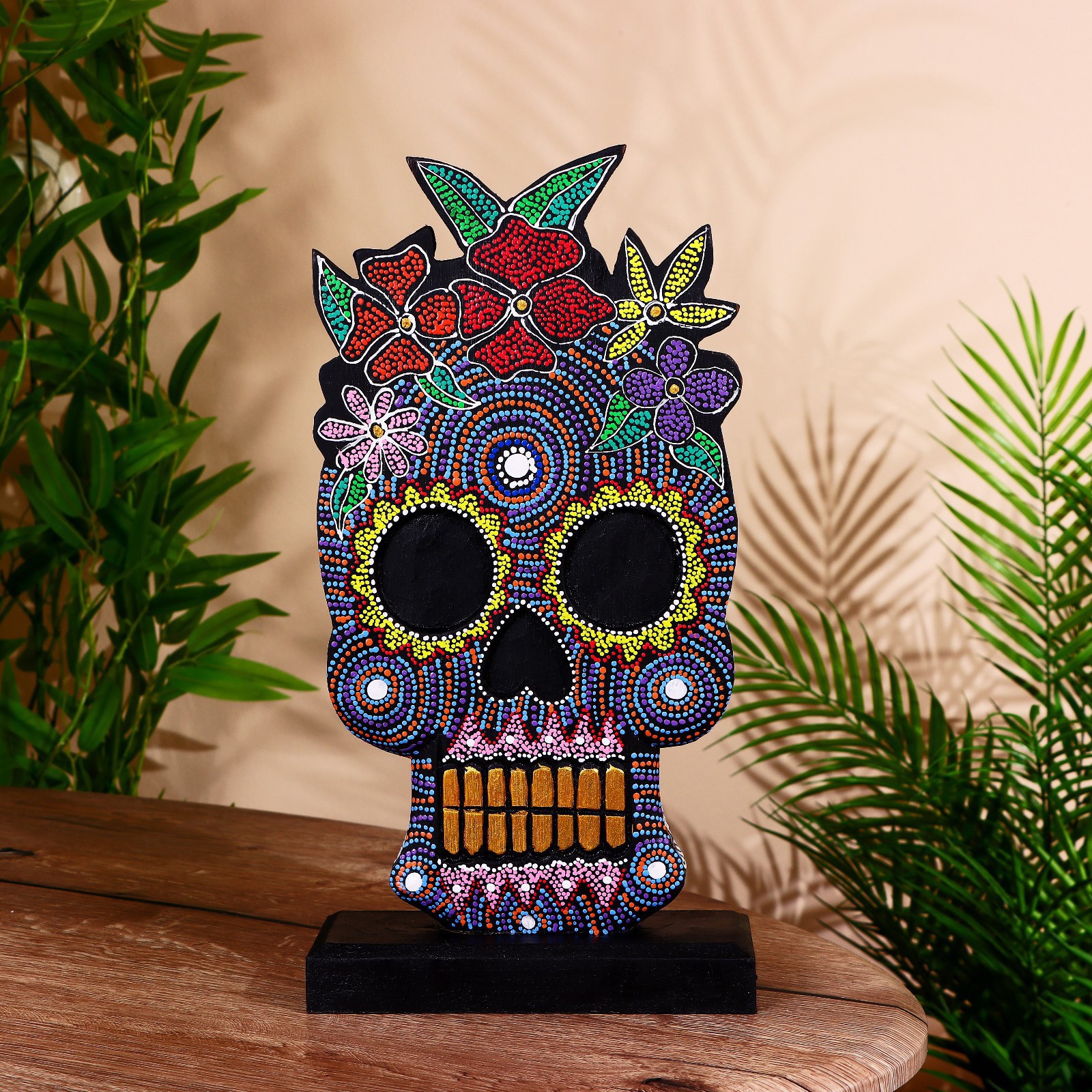 Изображение товара Декоративная фигура Череп сиреневый на подставке, 40 см