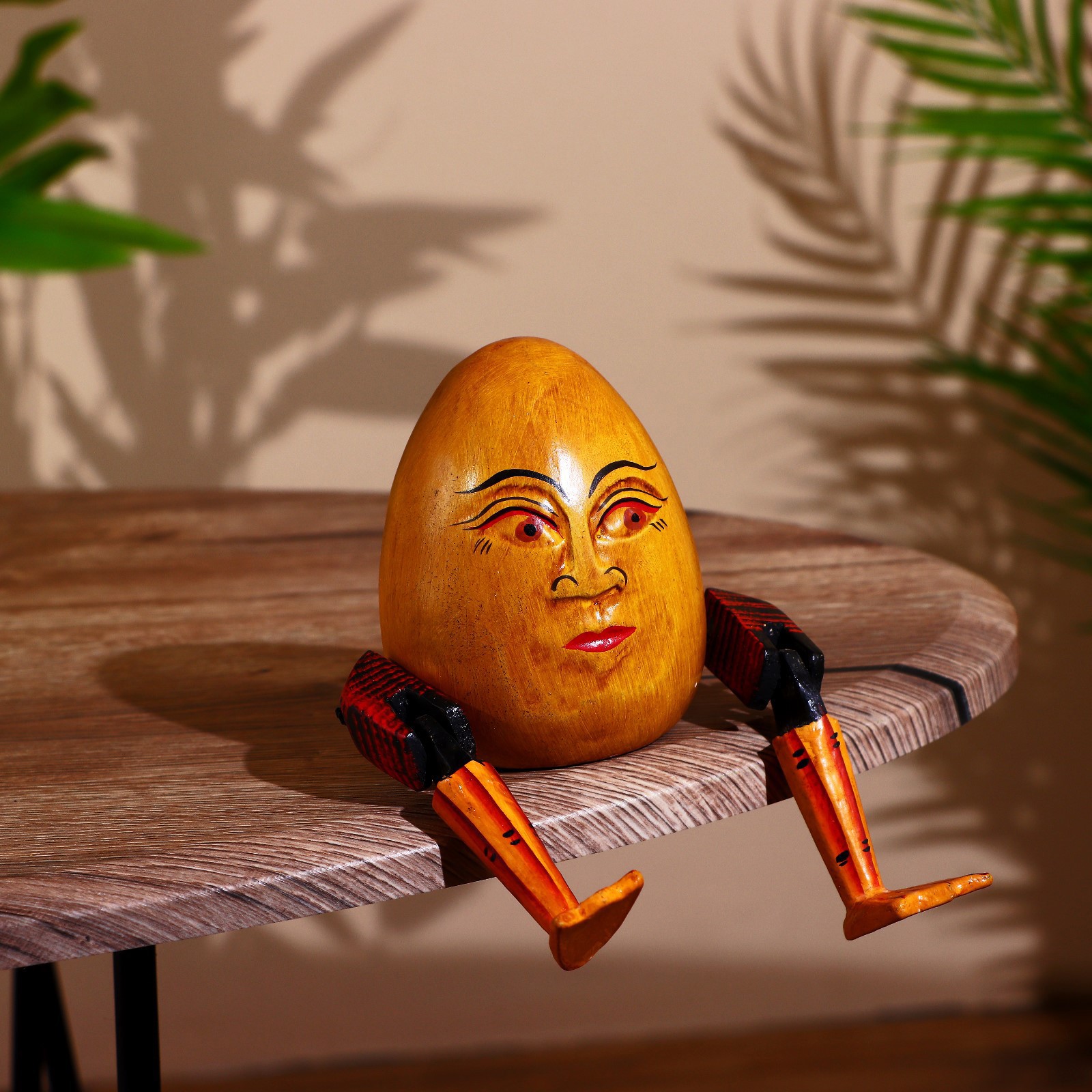 Изображение товара ИНТЕРЬЕРНЫЙ СУВЕНИР ЯИЧКО с висячими лапками, 17 см — ручная работа