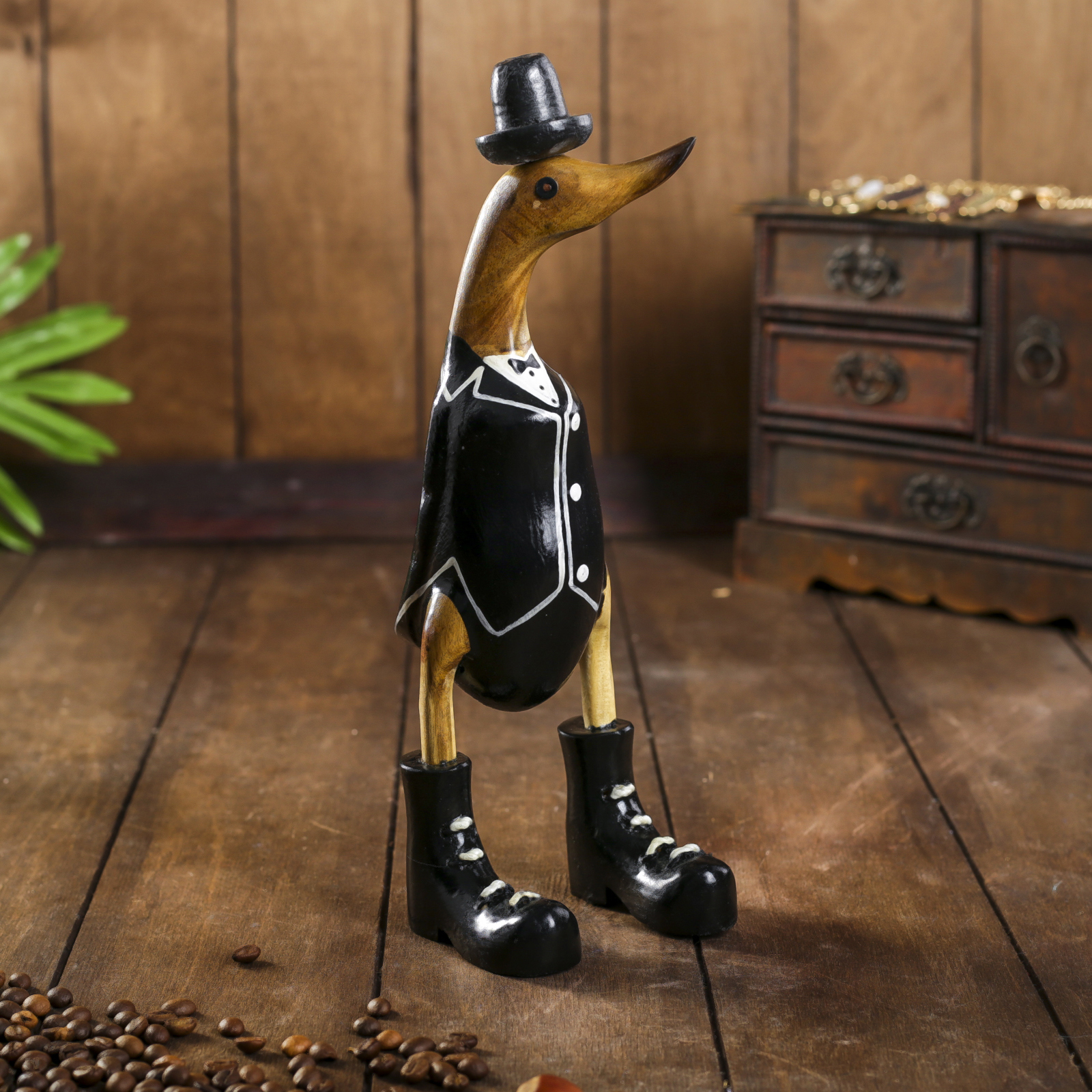 Изображение товара Утка во фраке — декоративная фигура из дерева, черная, ручная работа