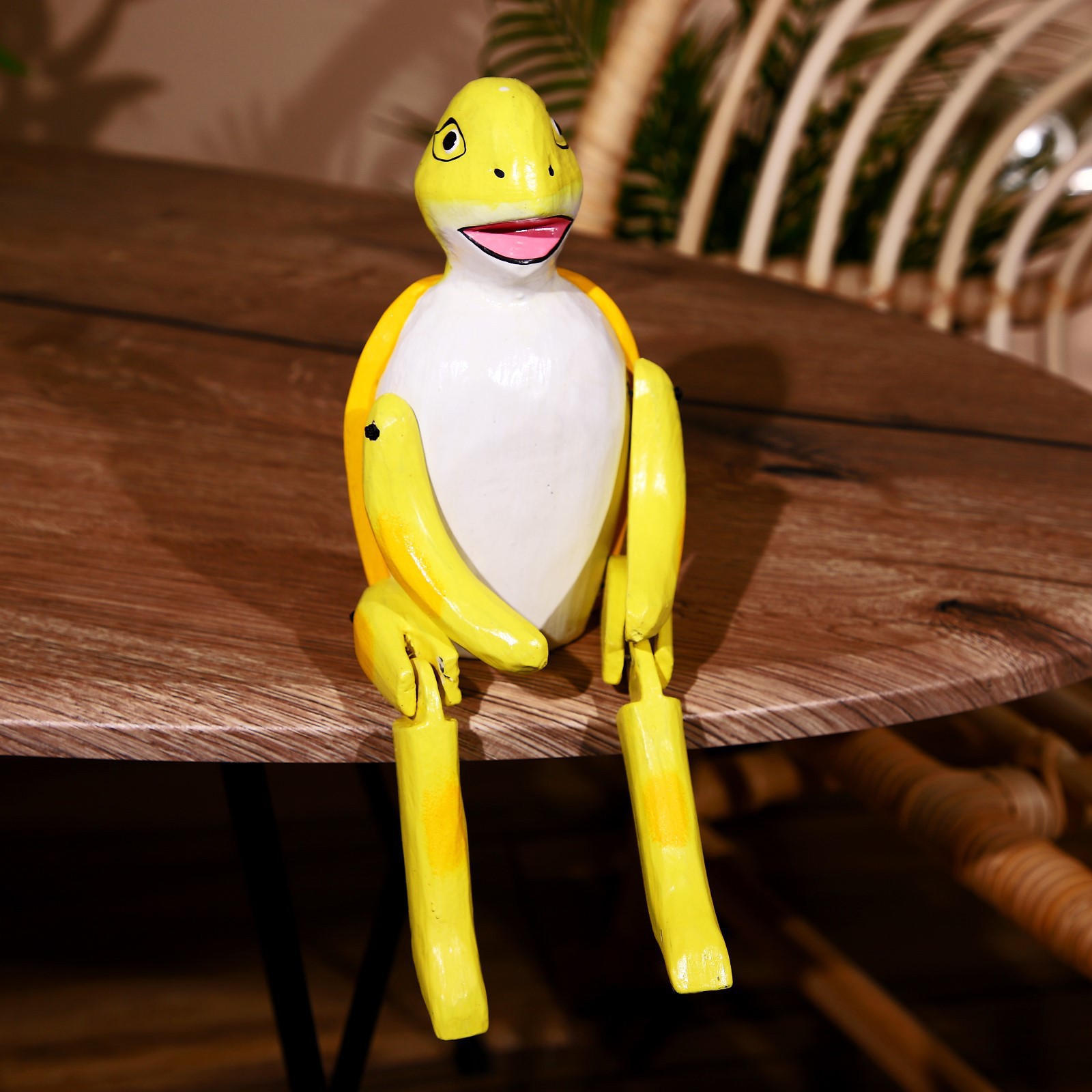 Изображение товара Интерьерная черепашка с висячими лапками, 25 см — декоративная фигура