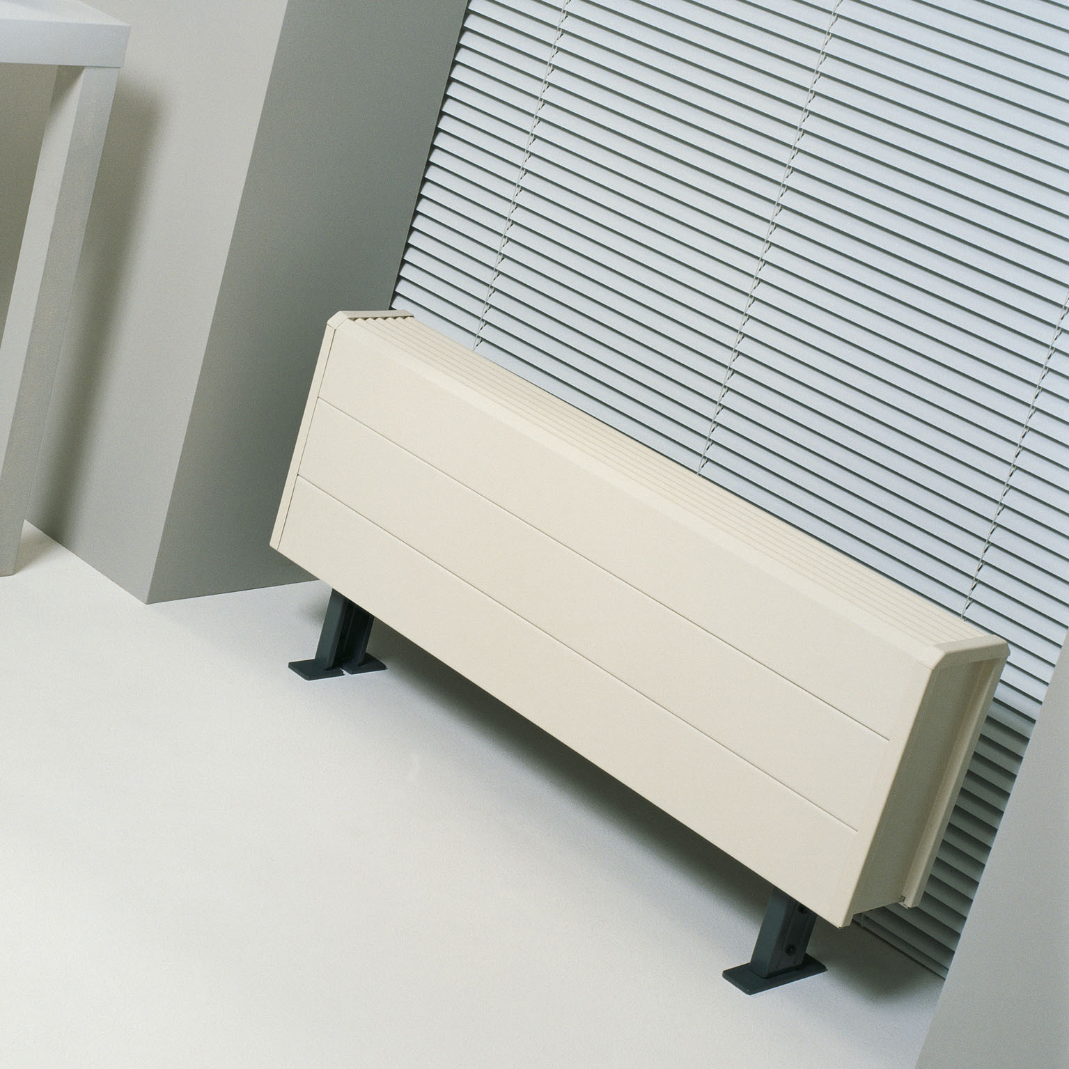 Изображение товара Конвектор напольный Jaga Tempo Free-Standing 200x1400x100 мм медь белый