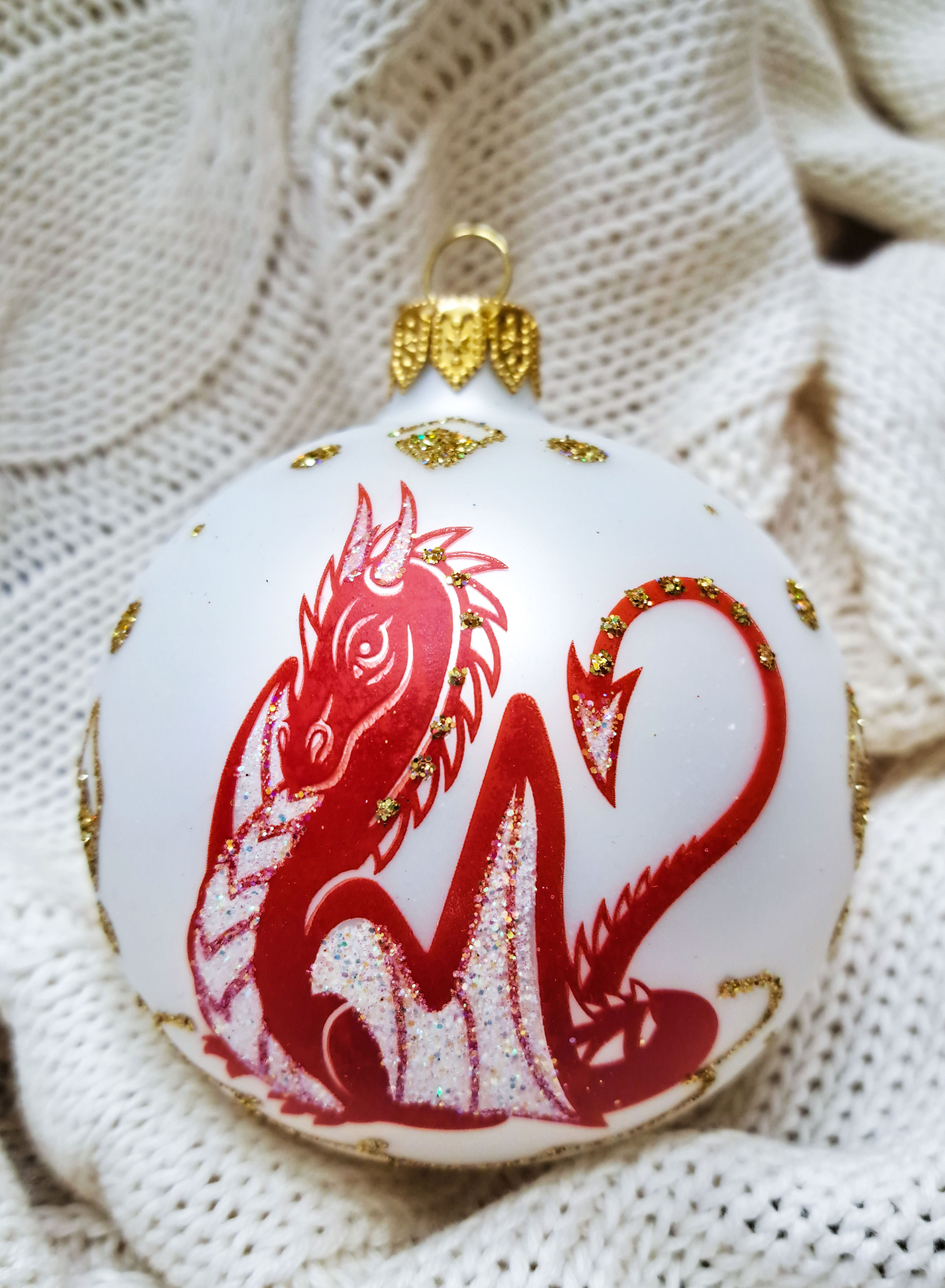 Изображение товара Елочный шар Коломеев КУ-80-234035/2 Контурный дракон 8 см стекло разноцветный