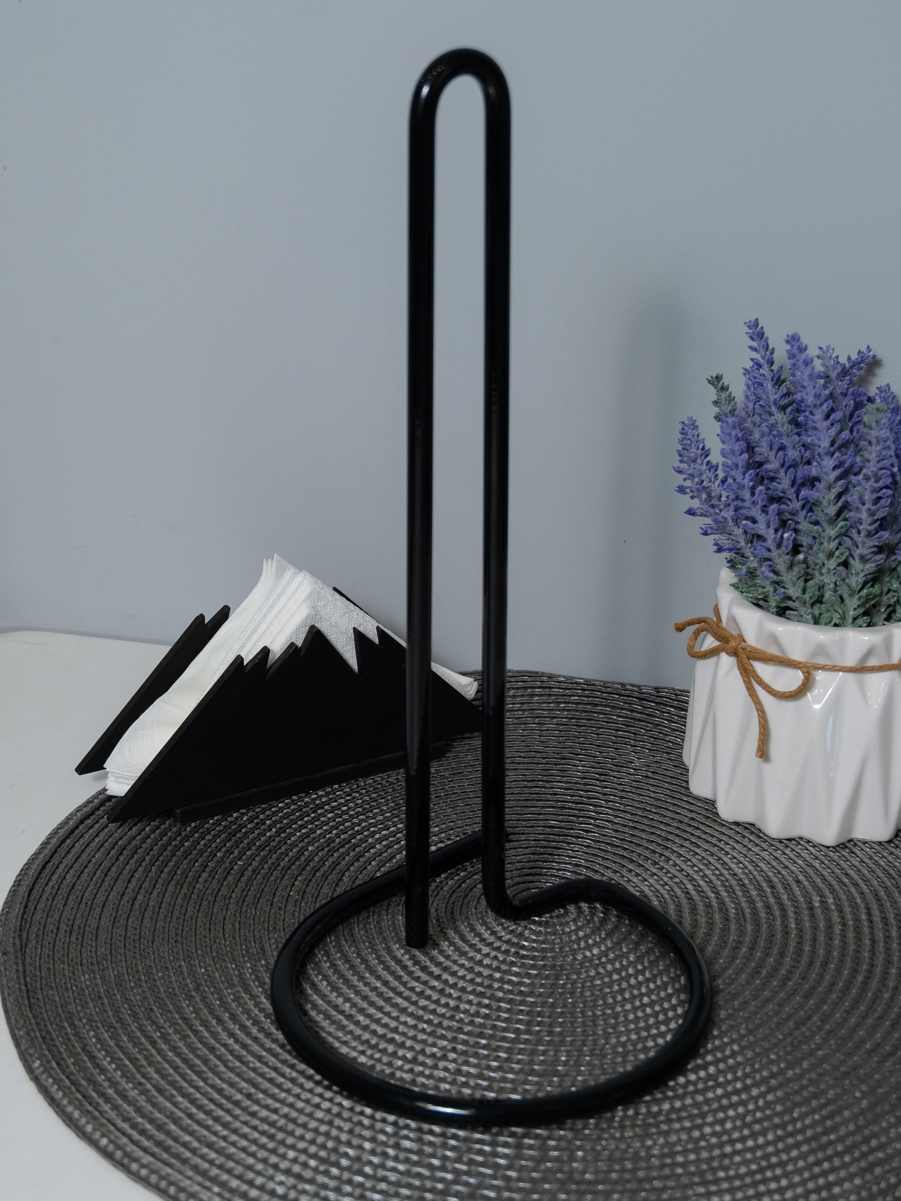 Изображение товара Держатель бумажных полотенец ILWI настольныйчерный металлический стиль лофт