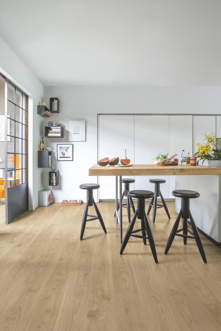 Изображение товара Ламинат Quick Step Доска дуба светло-бежевая 8 мм 32 класс с фаской 1.507 м2