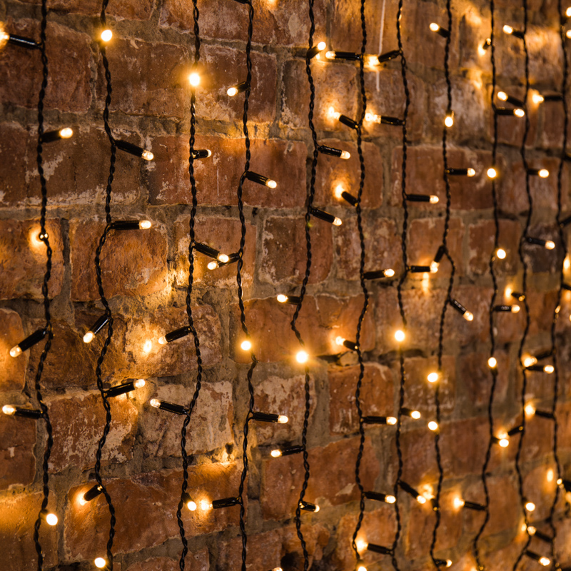 Изображение товара Гирлянда светодиодная дождь Neon-Night мерцание электрическая 2x0.8 м теплый белый свет 1 режим 160 ламп цвет черный