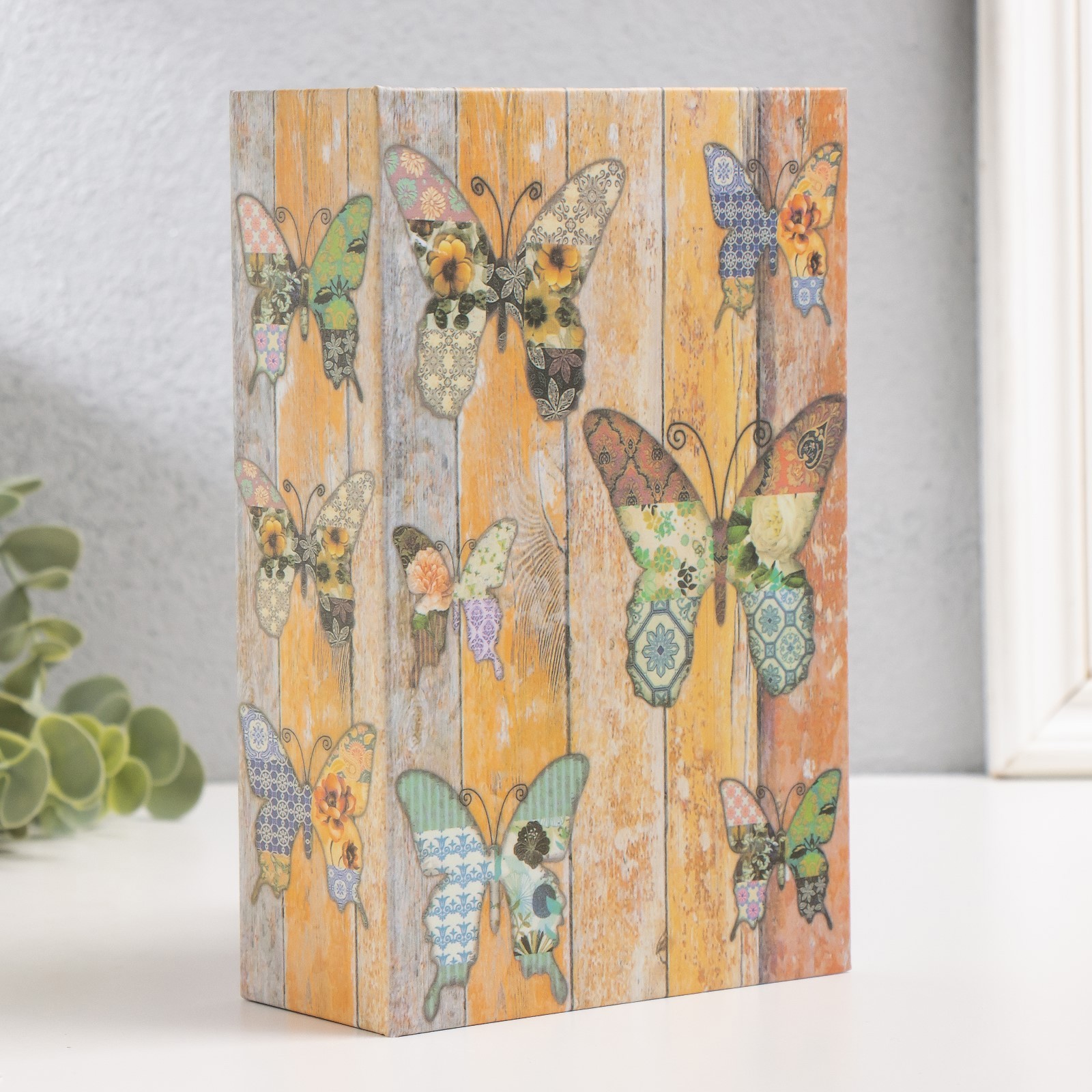 Изображение товара Шкатулка книга "Бабочки пэчворк" 5.5x12x18 см