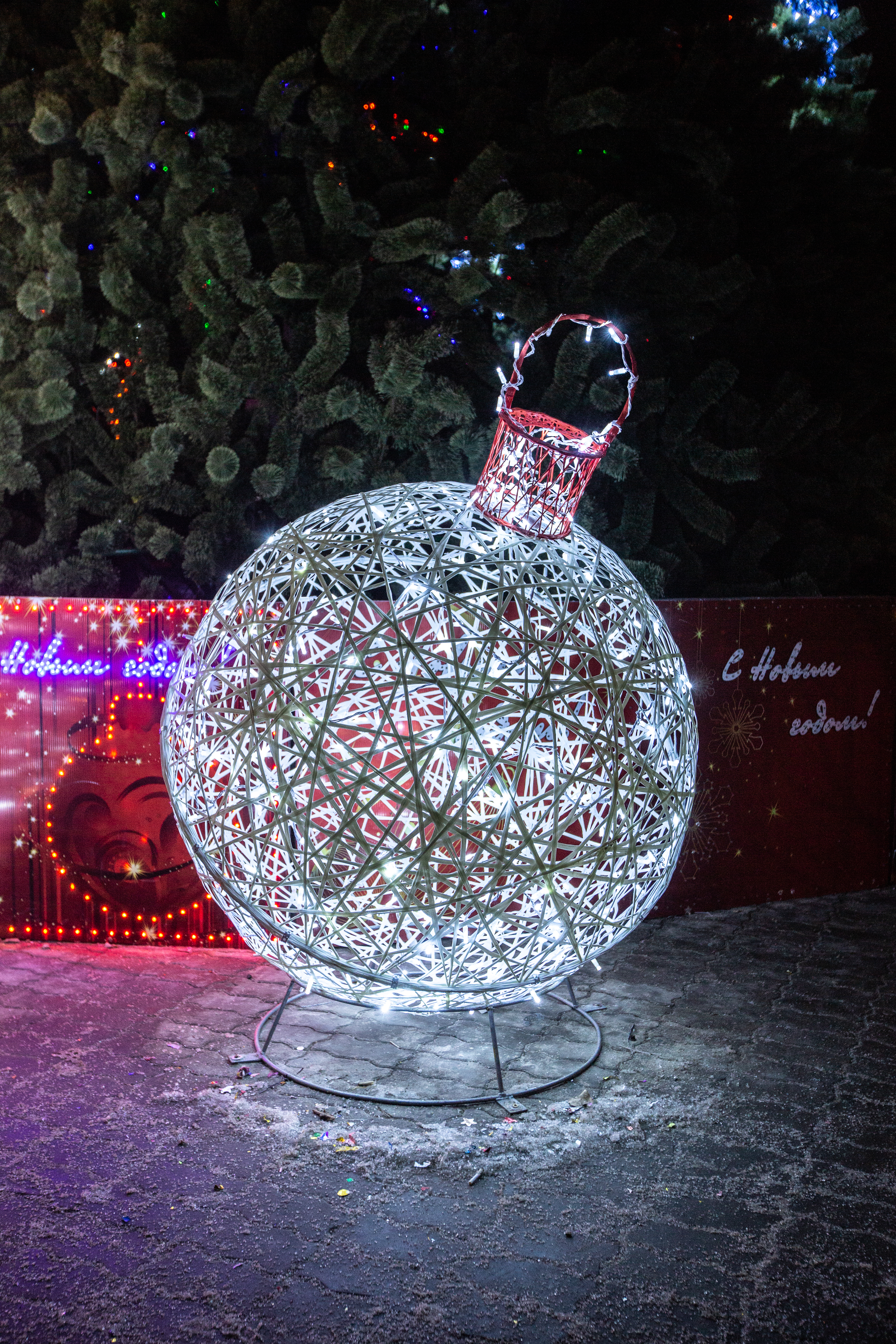 Изображение товара Электрическая светящиеся фигура Елочная игрушка 100 LED 30x30x30 см теплый белый свет