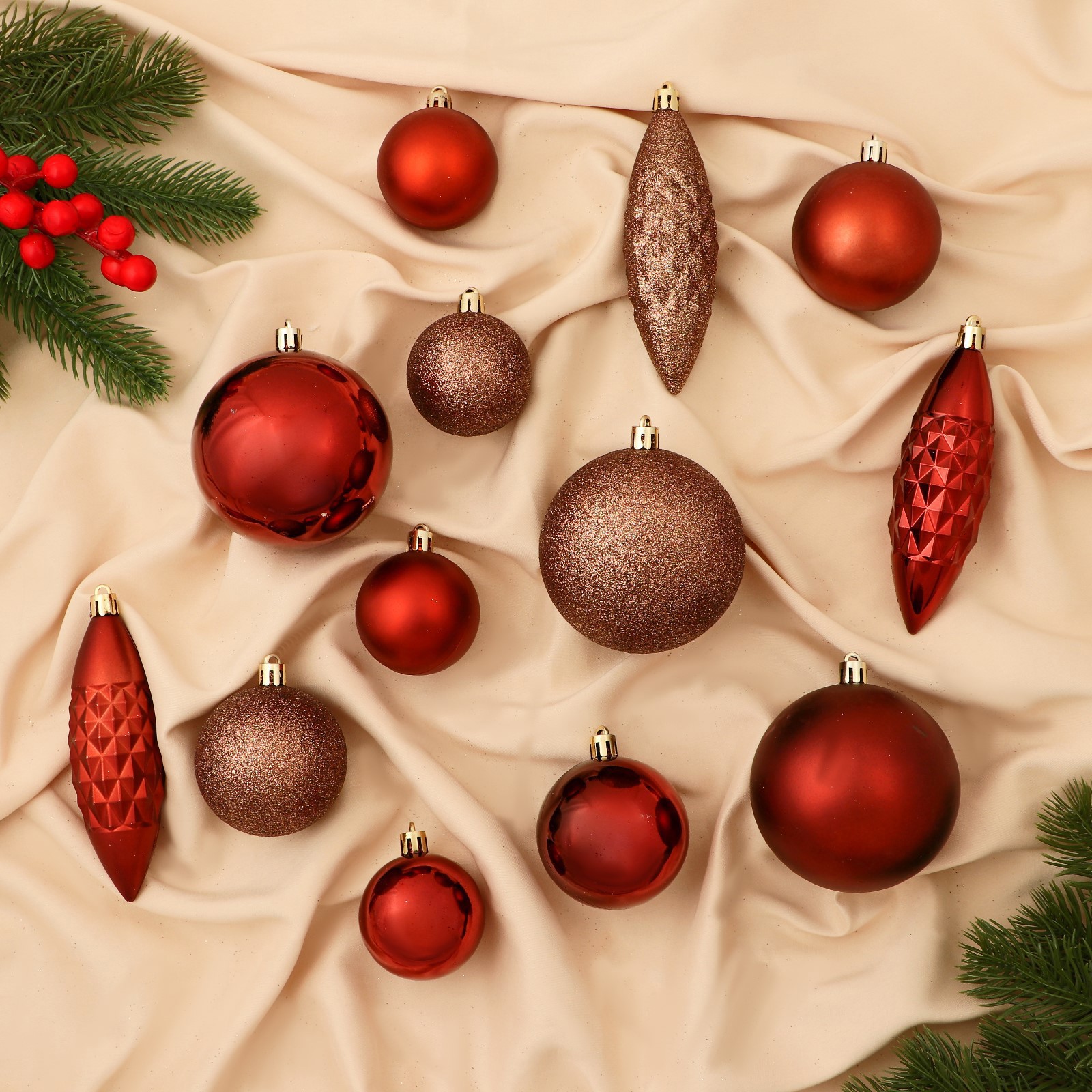 Изображение товара Набор елочных игрушек Пласкетта Зимнее волшебство 9510379 разноцветный 31 шт