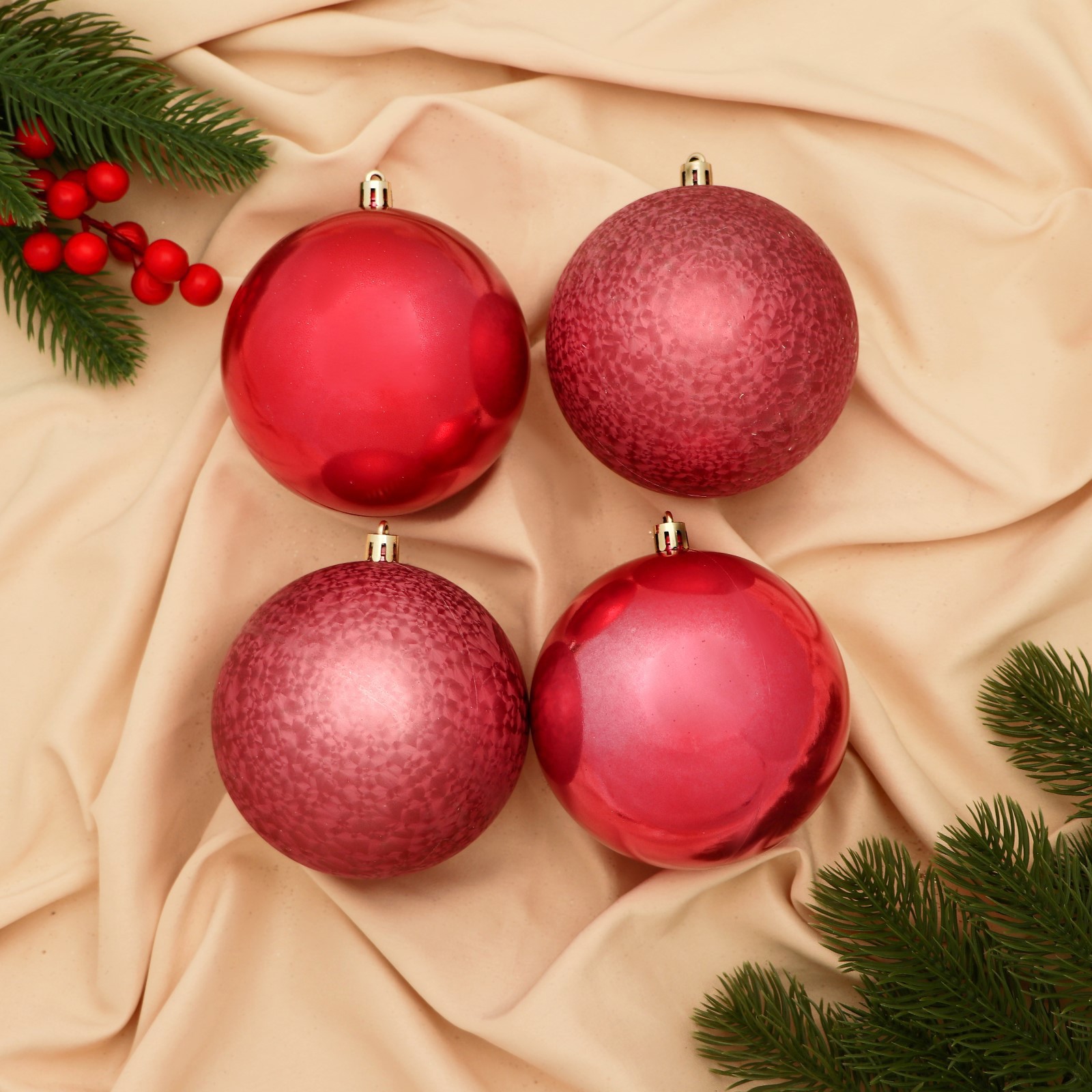 Изображение товара Набор елочных шаров Зимнее волшебство 9510346 10 см Пластик красный 4 шт