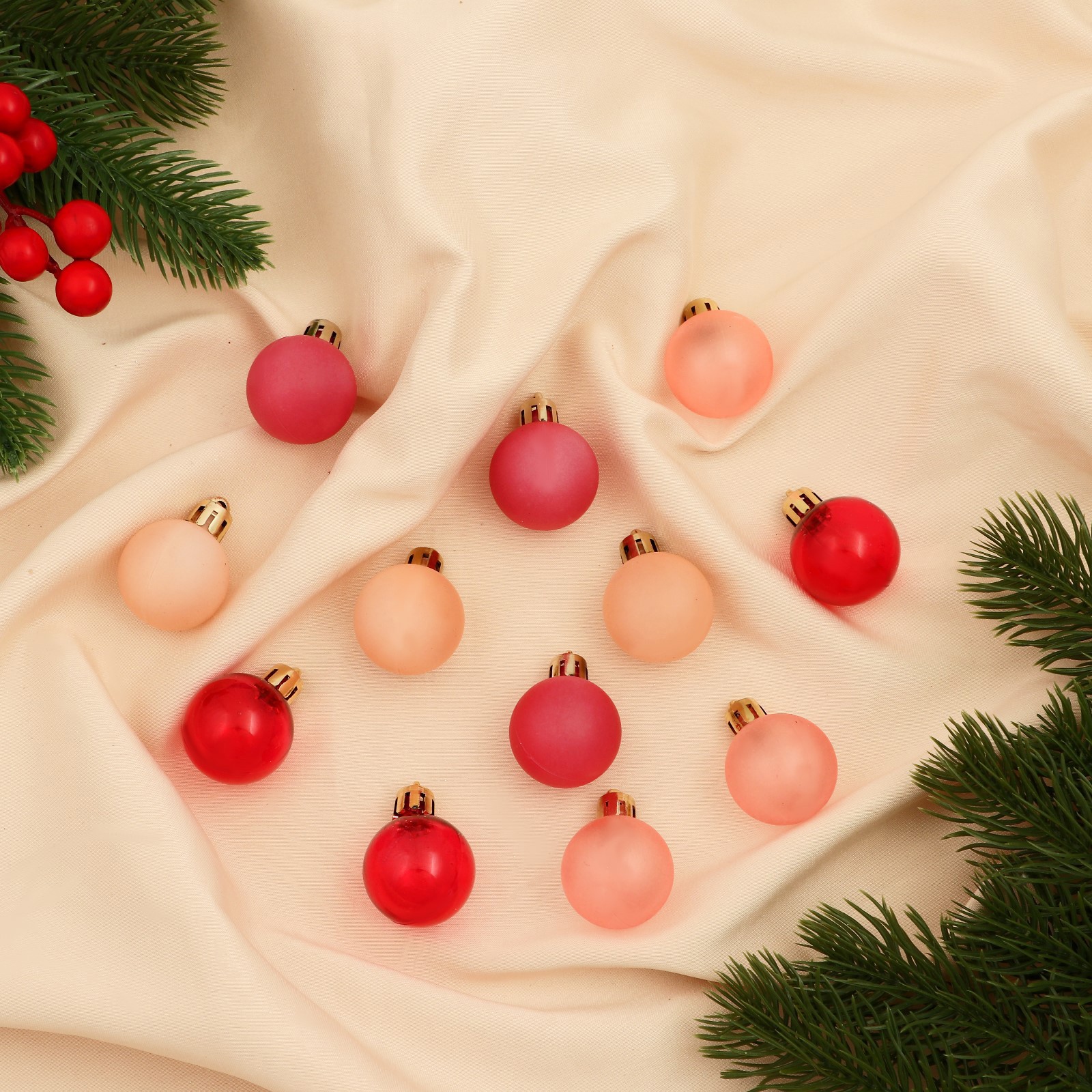 Изображение товара Набор елочных шаров Зимнее волшебство 9510390 3 см разноцветный пластик 12 шт