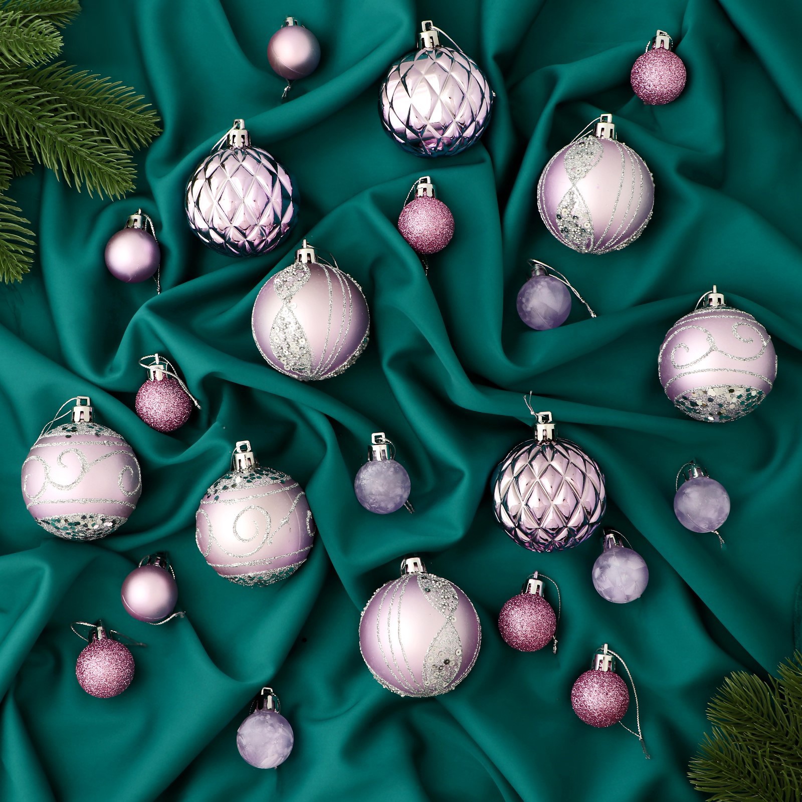 Изображение товара Набор елочных шаров Зимнее волшебство 9510161 5.5 см Пластик фиолетовый 33 шт