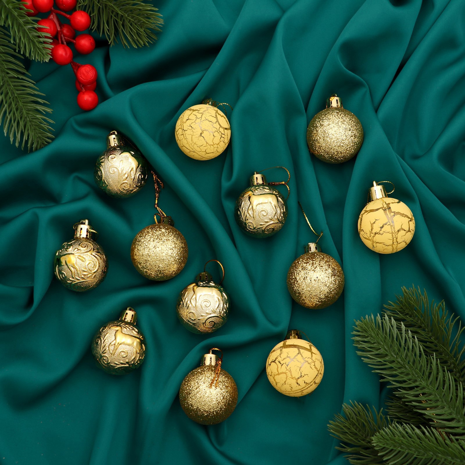 Изображение товара Набор елочных шаров Зимнее волшебство 12 шт 4 см золотые и жёлтые пластиковые украшения