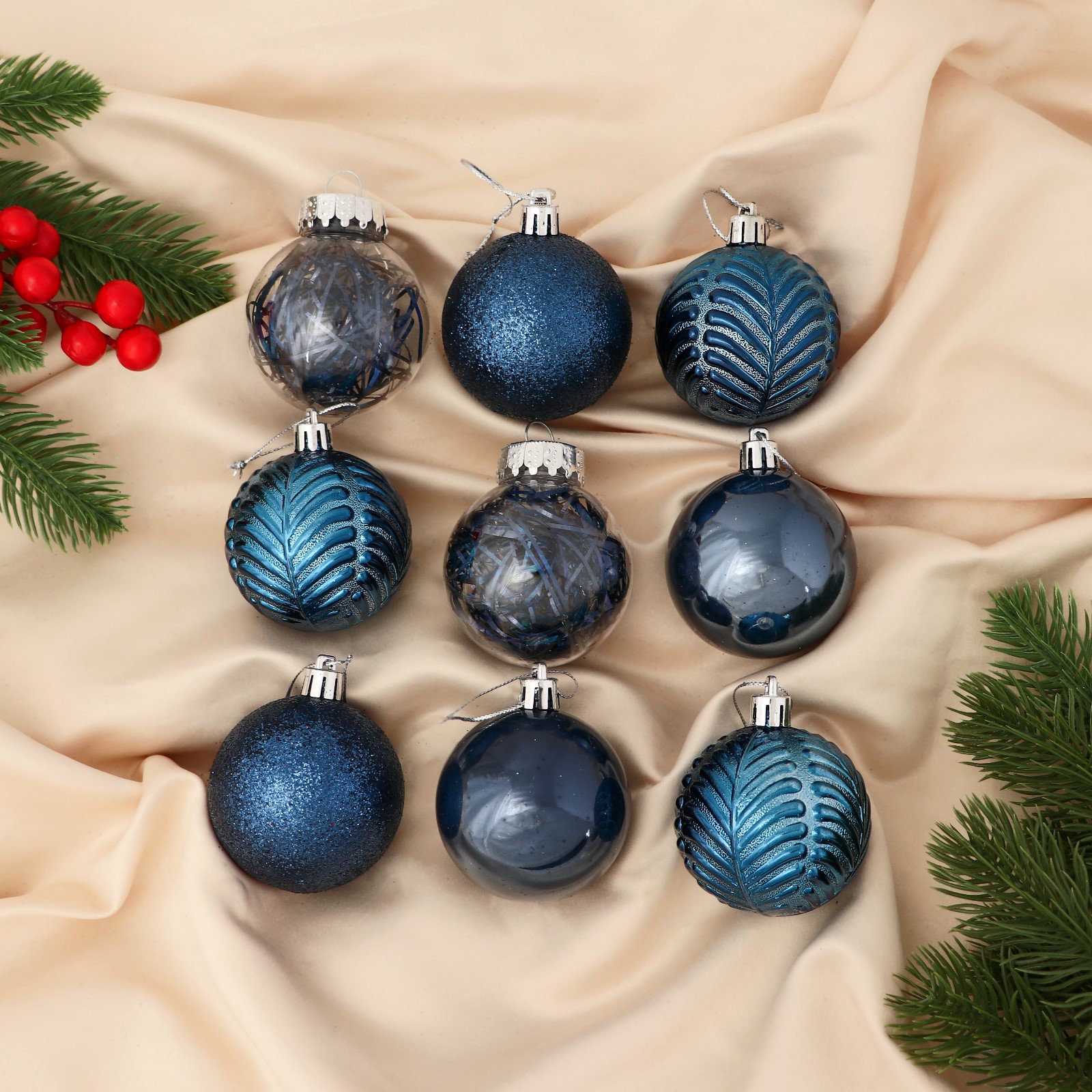 Изображение товара Набор елочных шаров Зимнее волшебство 9510701 6 см пластик синий 9 шт