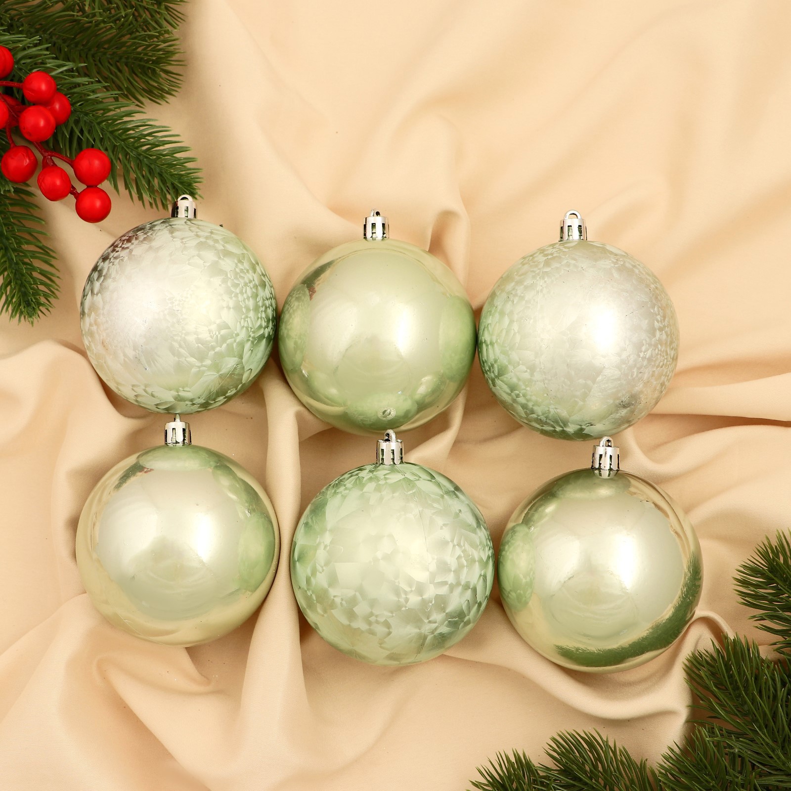 Изображение товара Набор елочных шаров Зимнее волшебство 9510342 7.5 см Пластик зеленый 6 шт