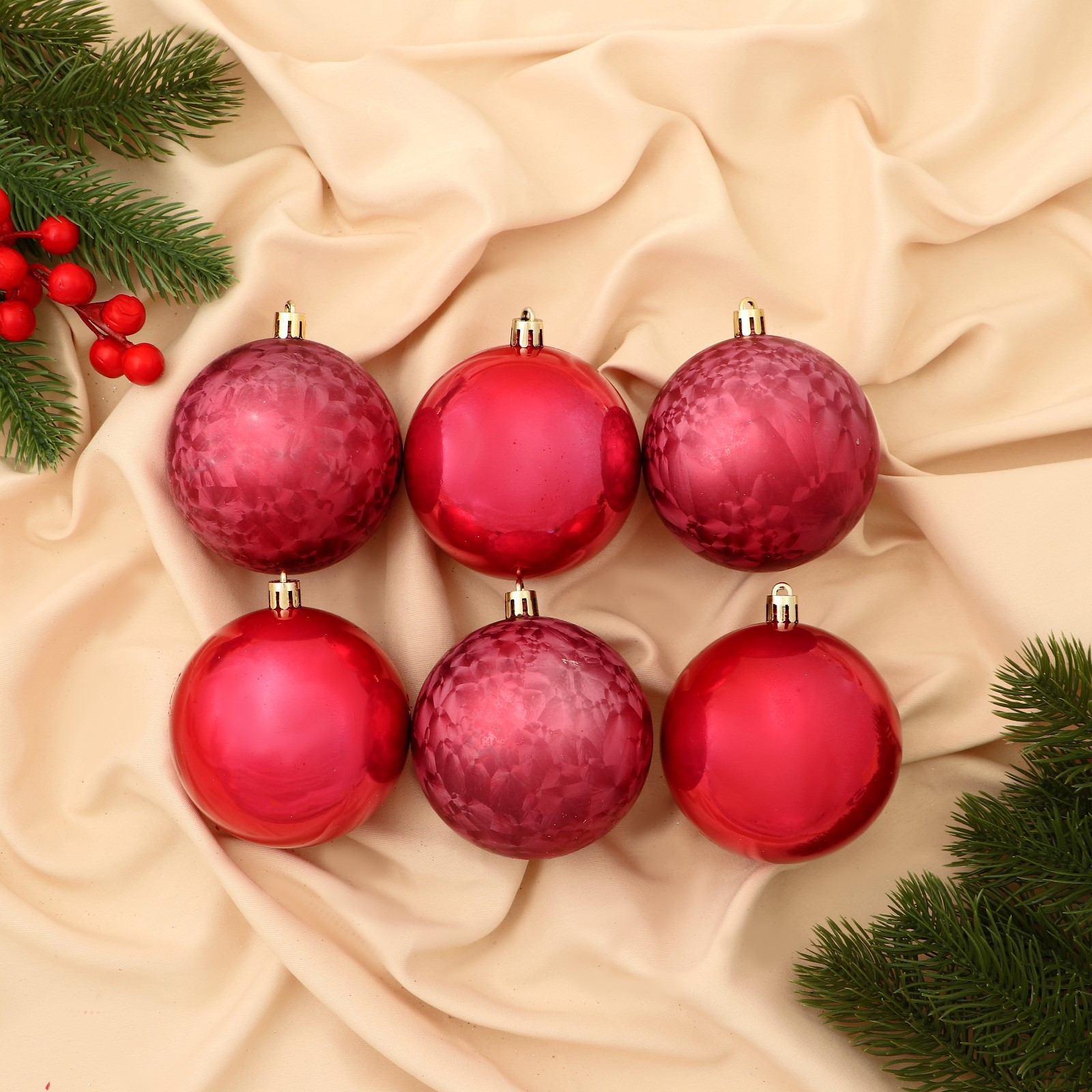 Изображение товара Набор елочных шаров Зимнее волшебство 9510345 7.5 см Пластик красный 6 шт