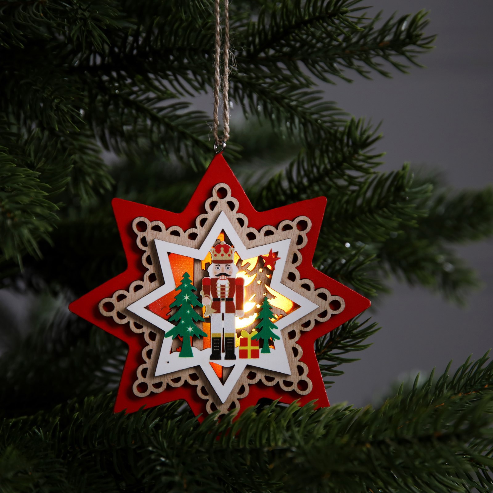 Изображение товара Елочная игрушка Звезда с щелкунчиком LUAZON LIGHTING красная 10 см