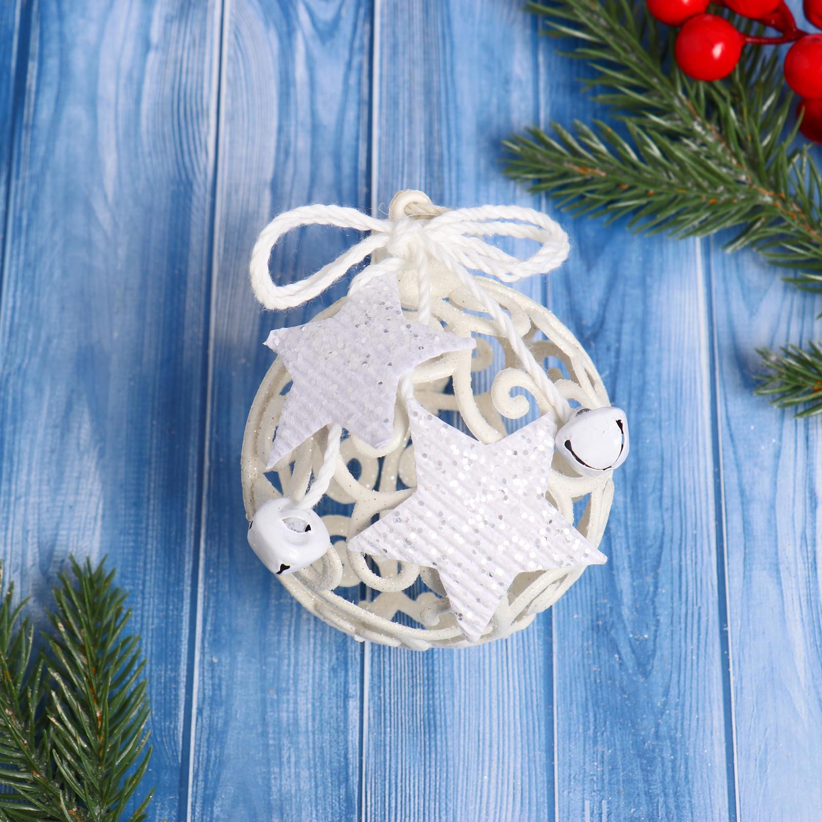 Изображение товара Елочный шар Зимнее волшебство 8 см белый с кружевом пластиковый подвеска крючок