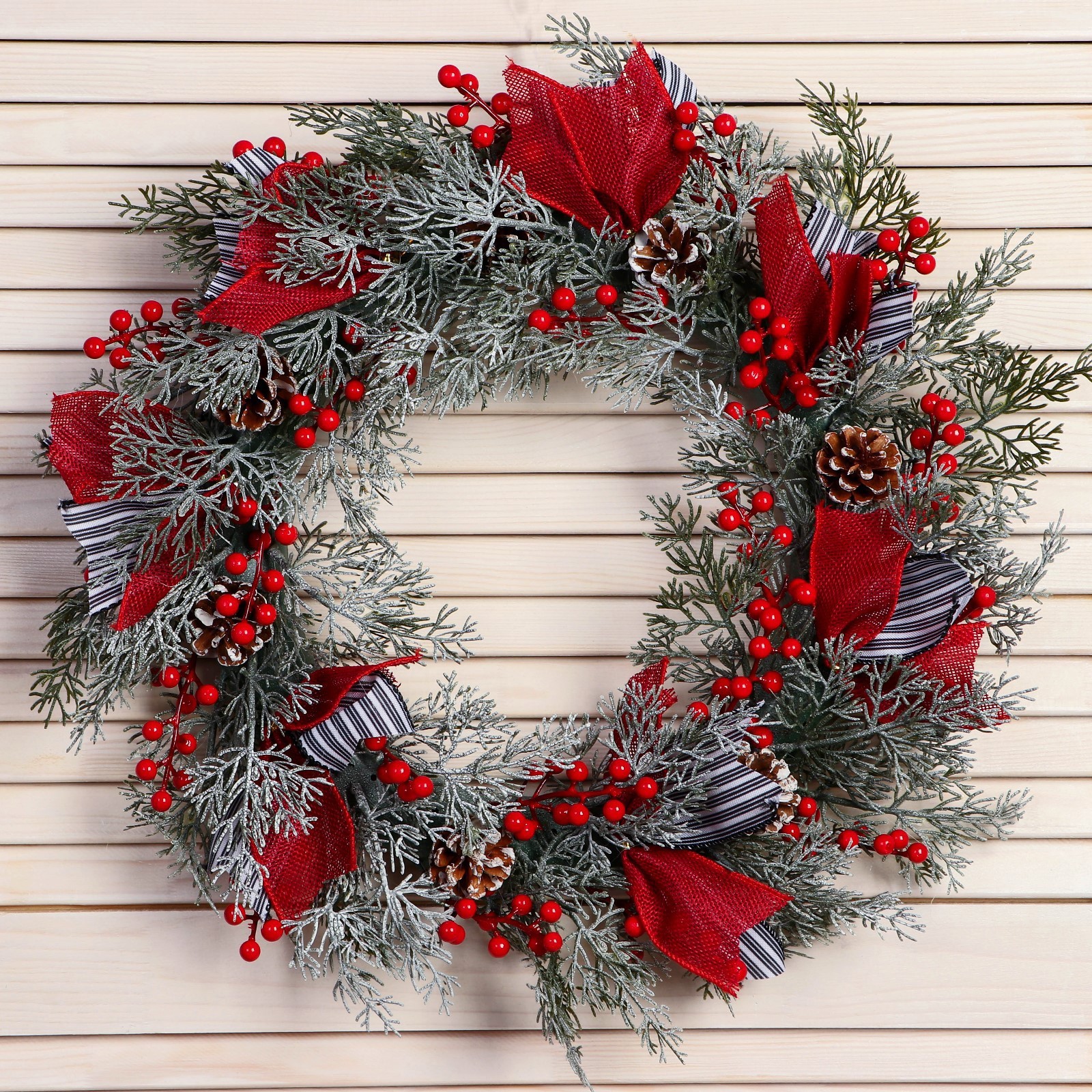 Изображение товара Рождественский венок Зимнее волшебство 32 см для новогоднего декора